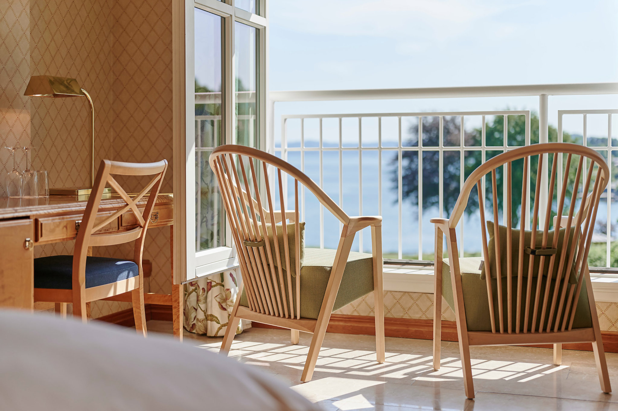 Standard_Room_w_Fjord_View2_S