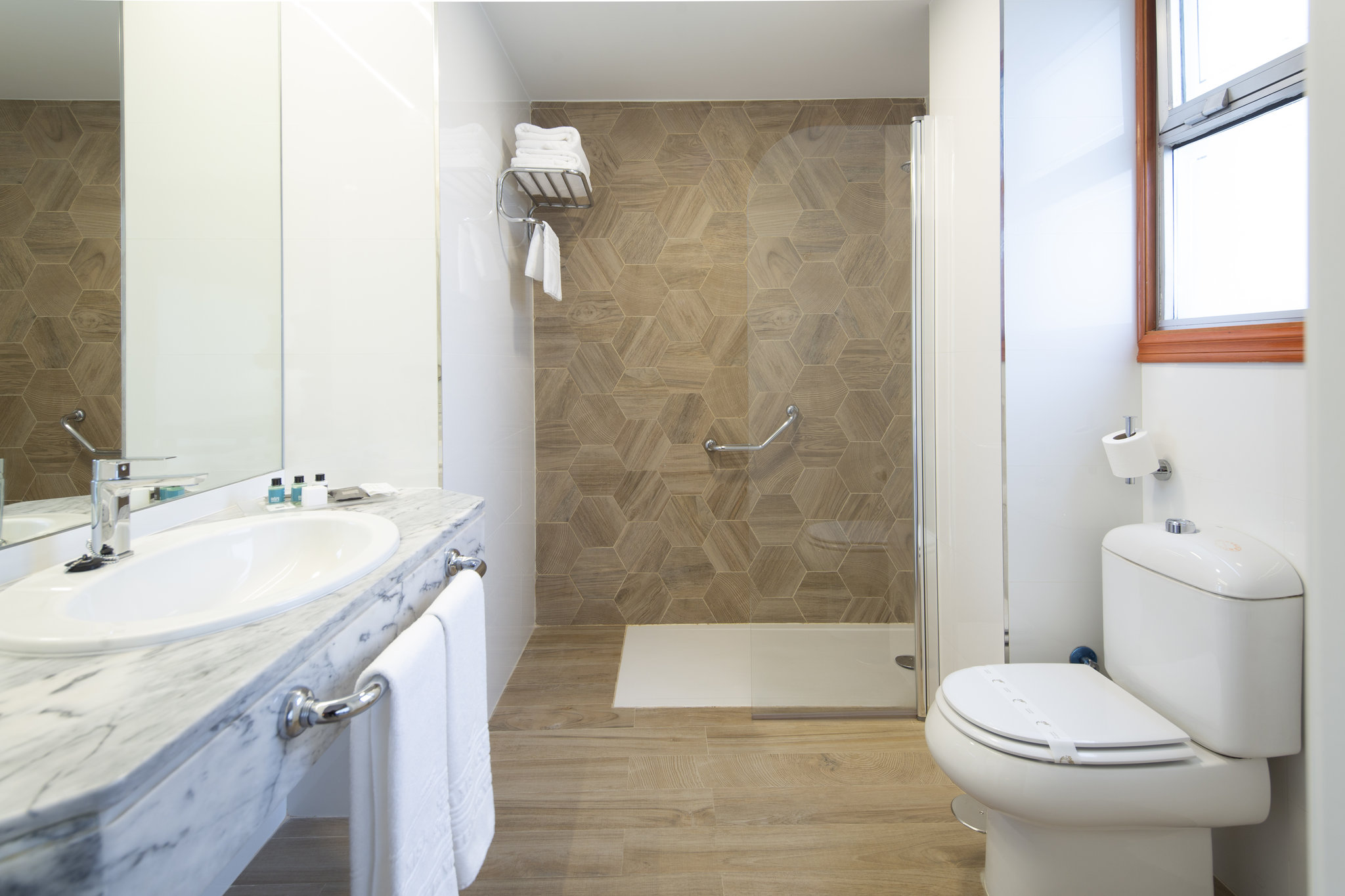 Bathroom_(2)_S