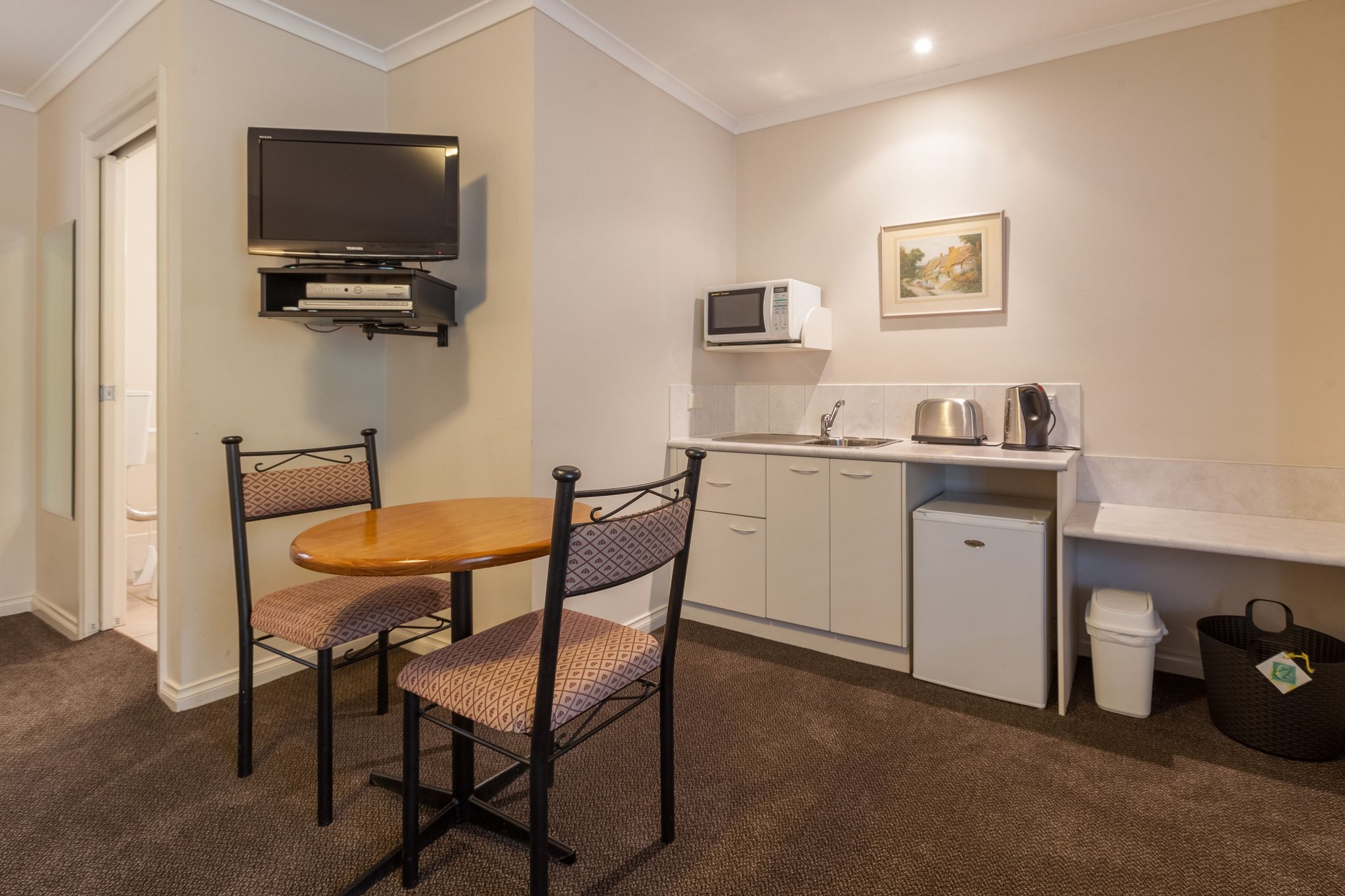 Standard_Room_Kitchenette_S