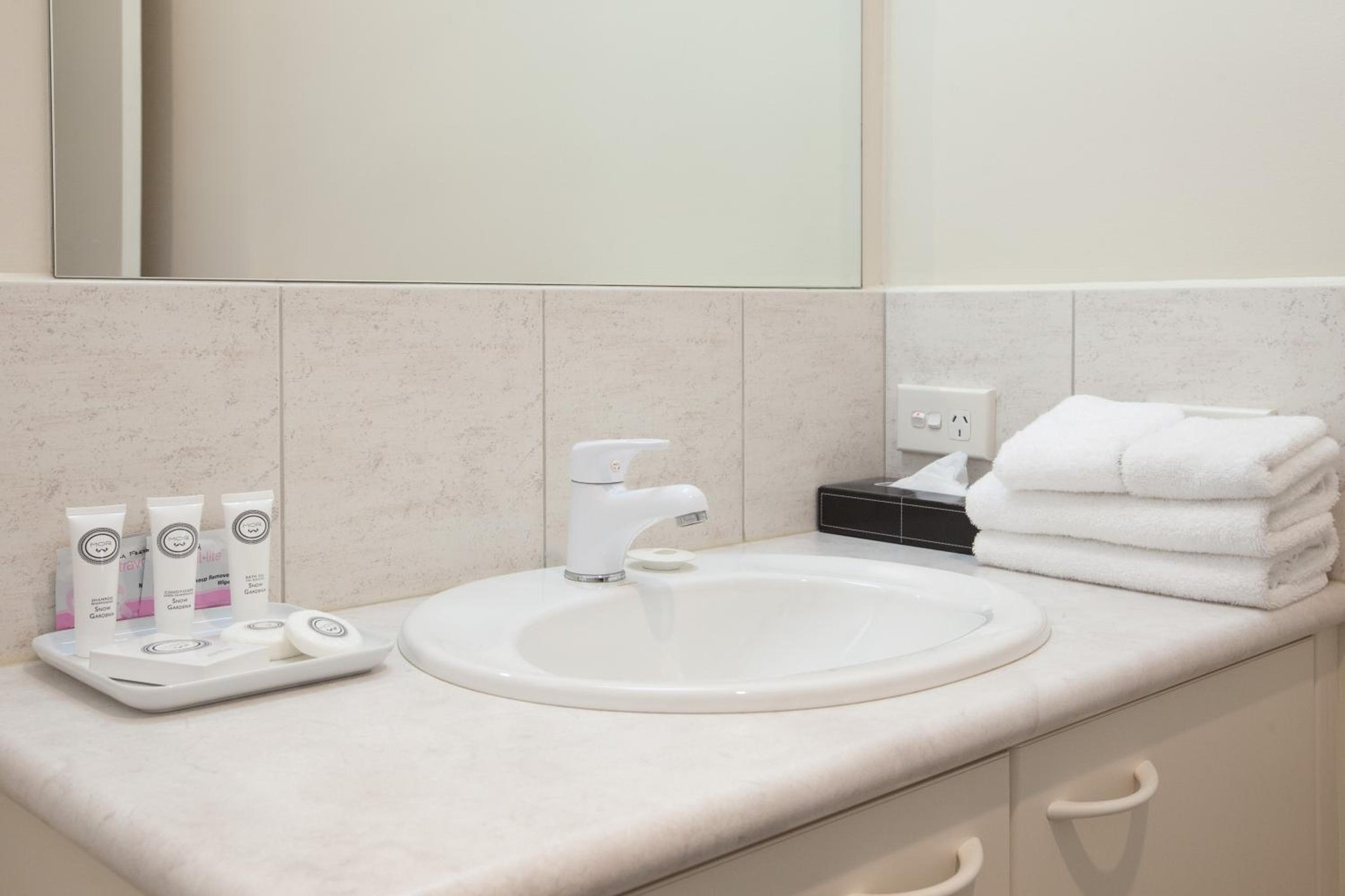 Bathroom_Amenities_S