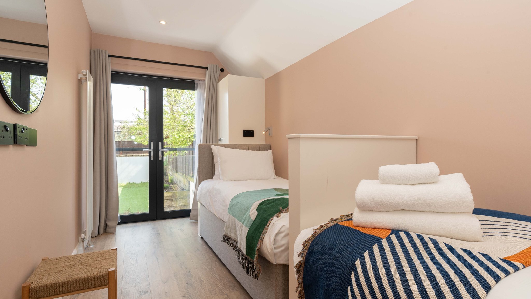 Two_Bedroom_Garden-14_S