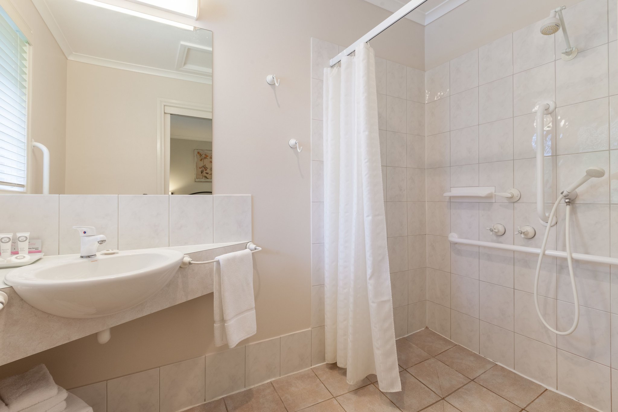 Standard_Ensuite_Shower_S