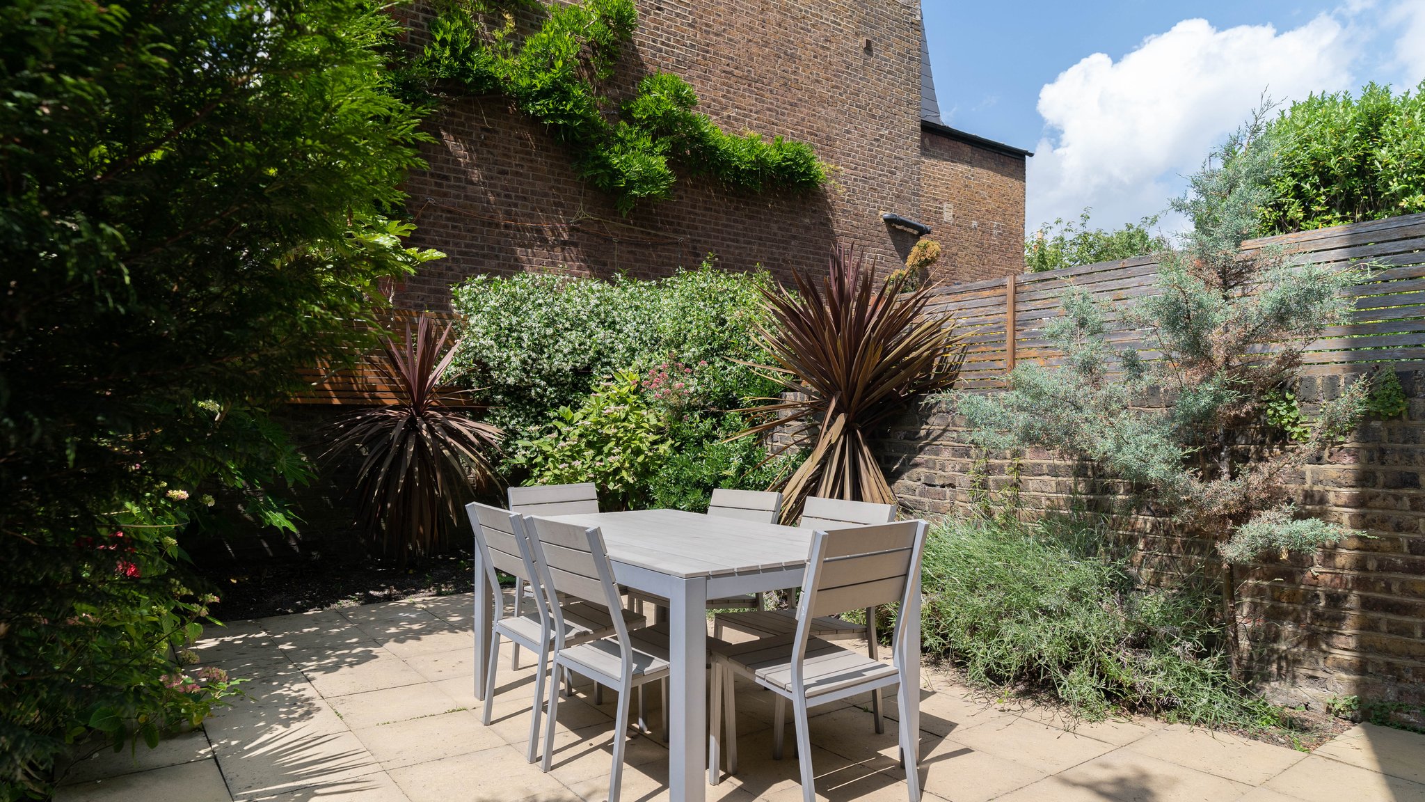 Two_Bedroom_Garden-08_S