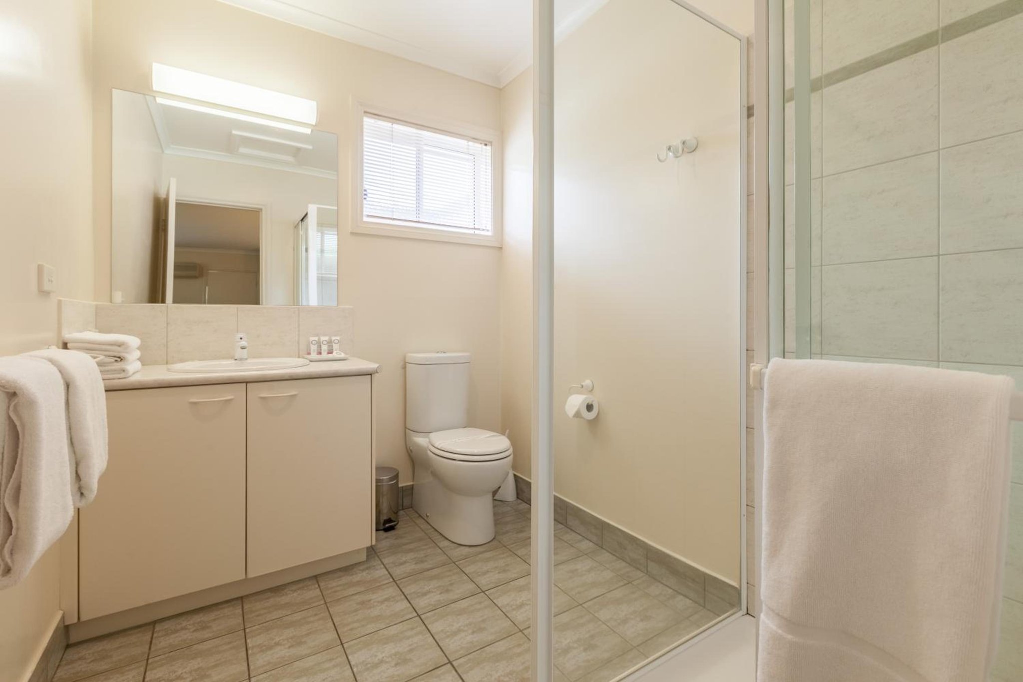 Family_Bathroom2_S