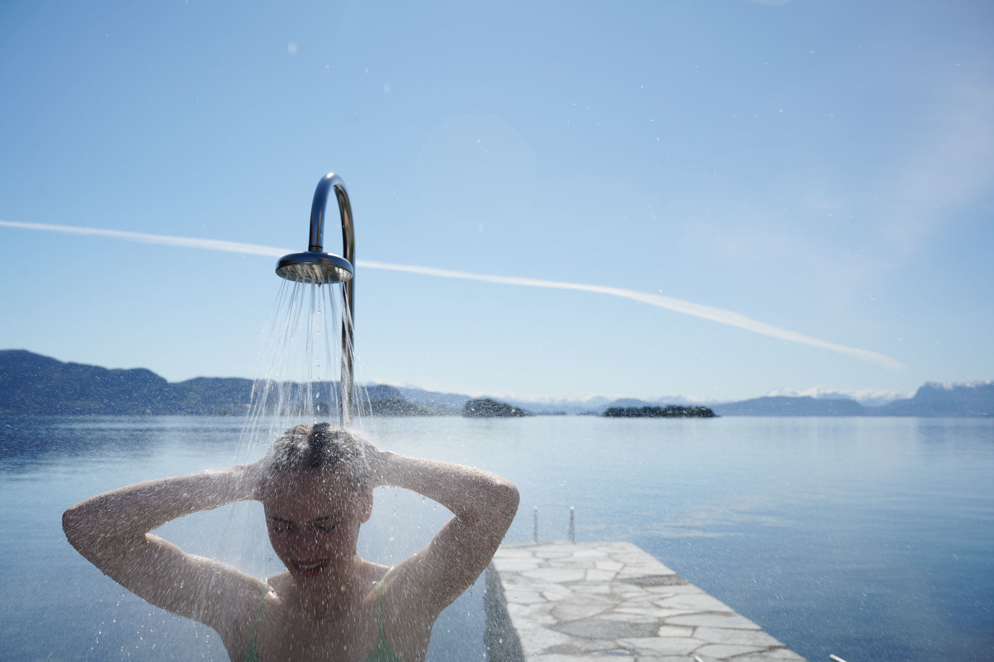 Outside_hot_water_shower_S