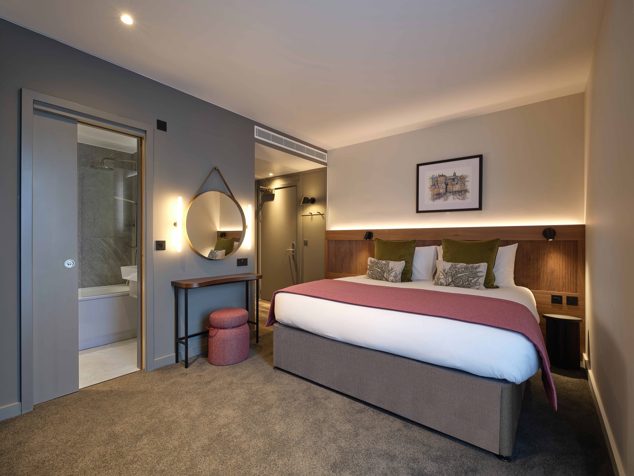 RESIDENT-EDINBURGH-TWIN-KING-BATH-VANITY-ENTRANCE-BED_S