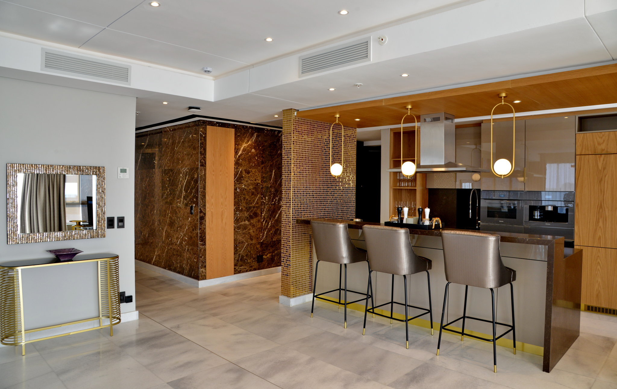 Room_Penthouse_East_(1)_S