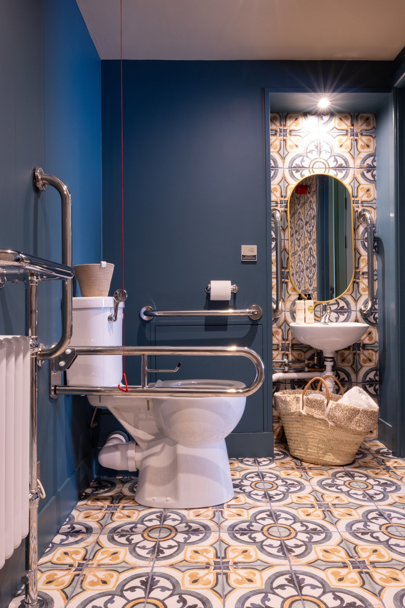 Comfy_Room-Bathroom-01_S