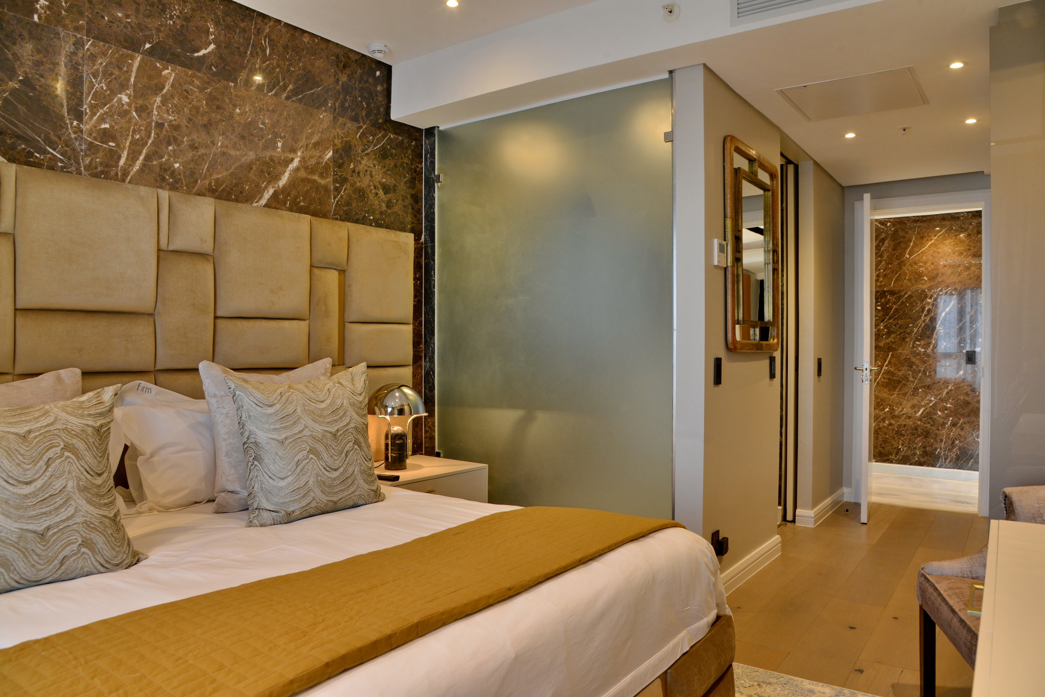 Room_Penthouse_East_(23)_S