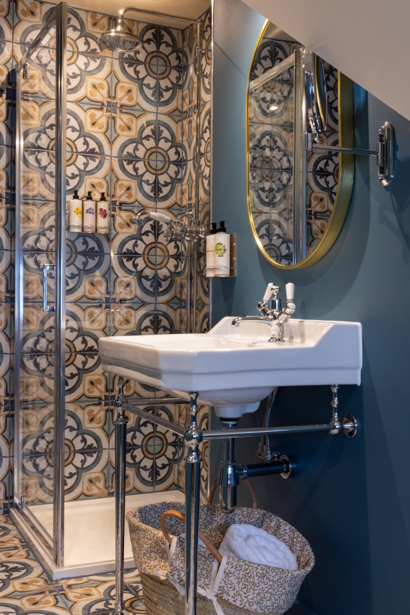 Snug_Room-Bathroom-12_S