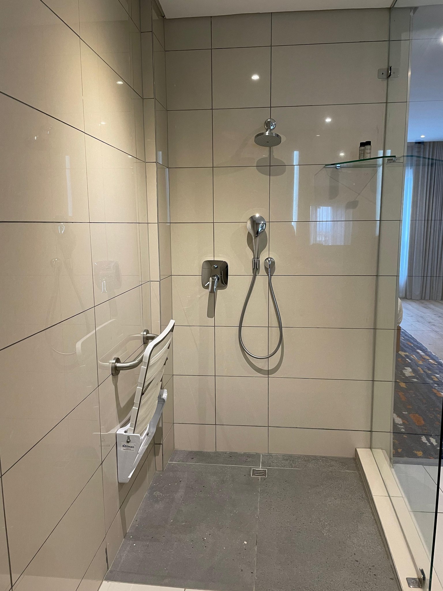 Accessible_rooms_bathroom_3_S