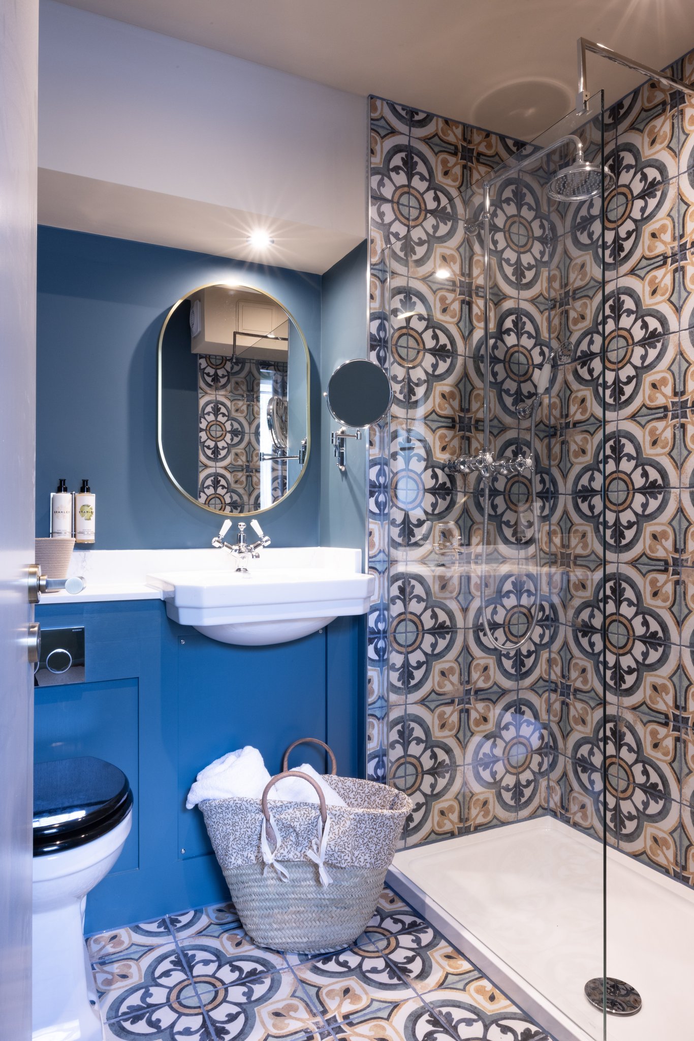 Comfy_Room-Bathroom-06_S