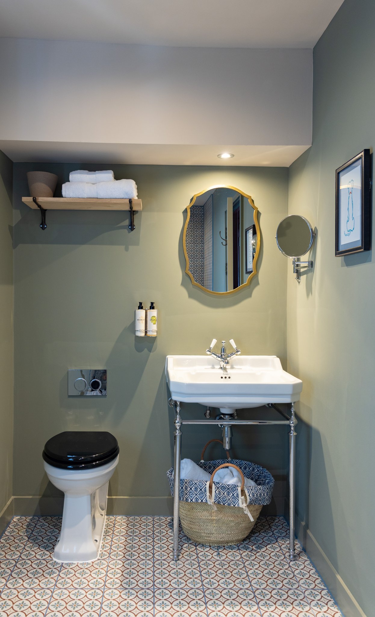 Fancy_Room-Bathroom-00_S