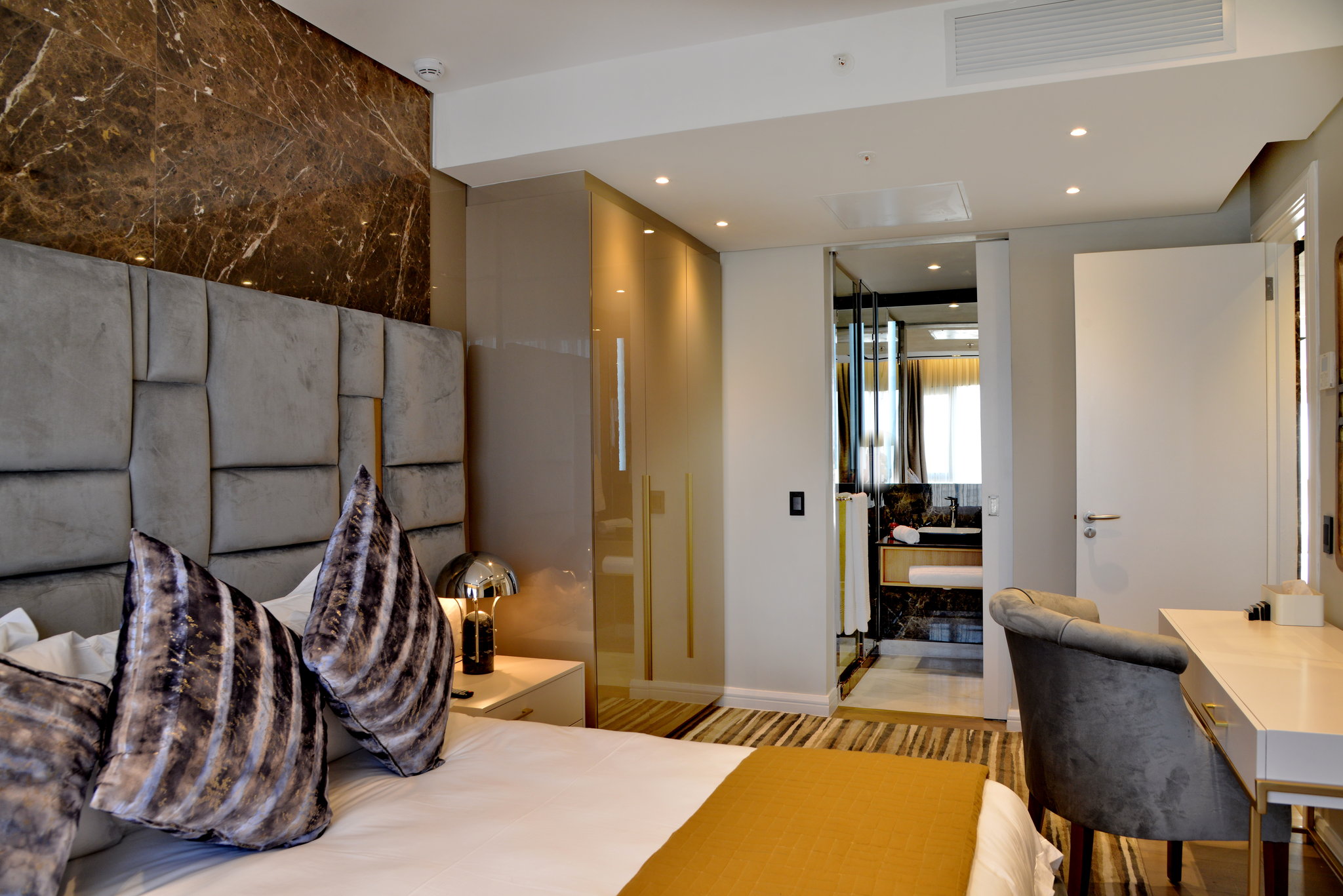 Room_Penthouse_East_(11)_S