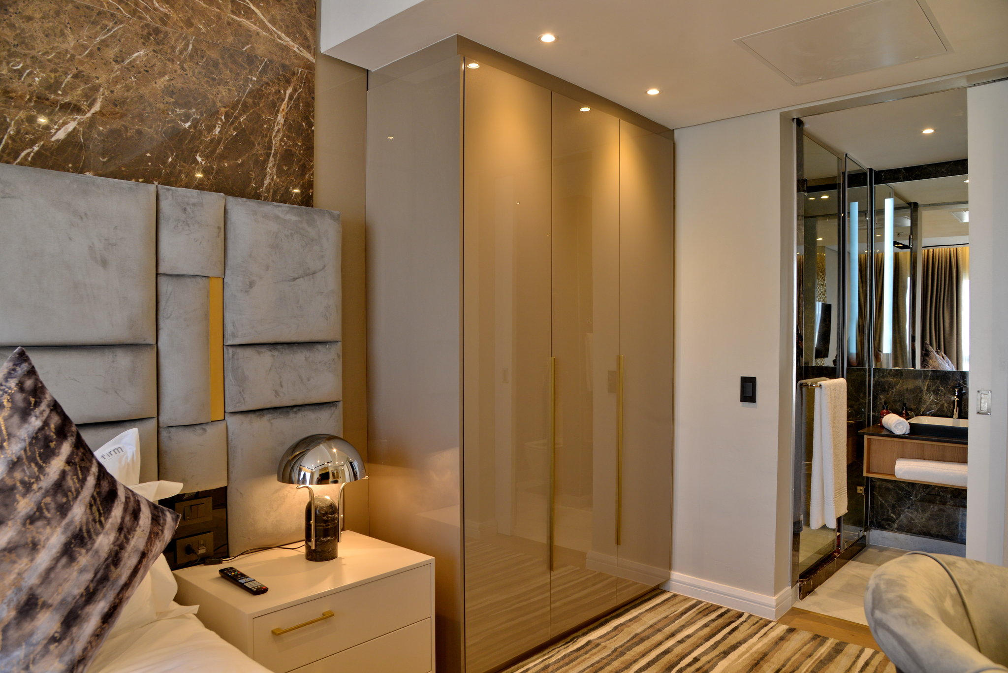 Room_Penthouse_East_(10)_S
