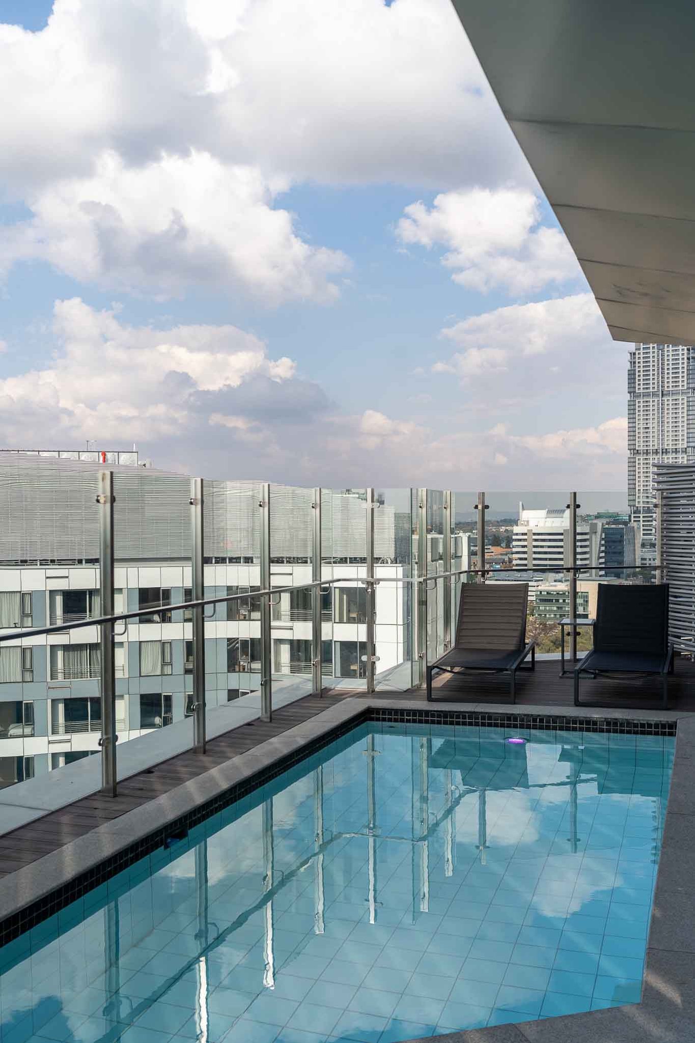 West_Penthouse_Room-10_S