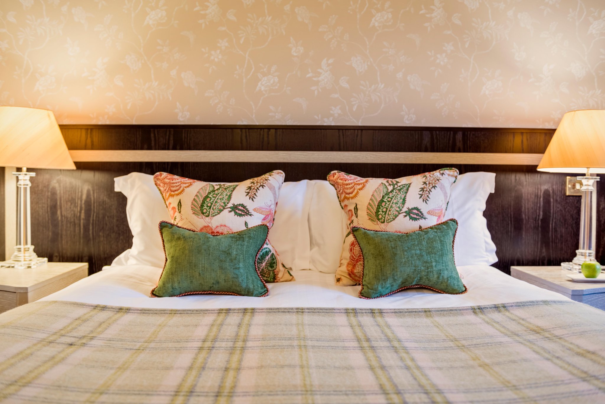 Cosy_Knightwood_Room_(1)_S