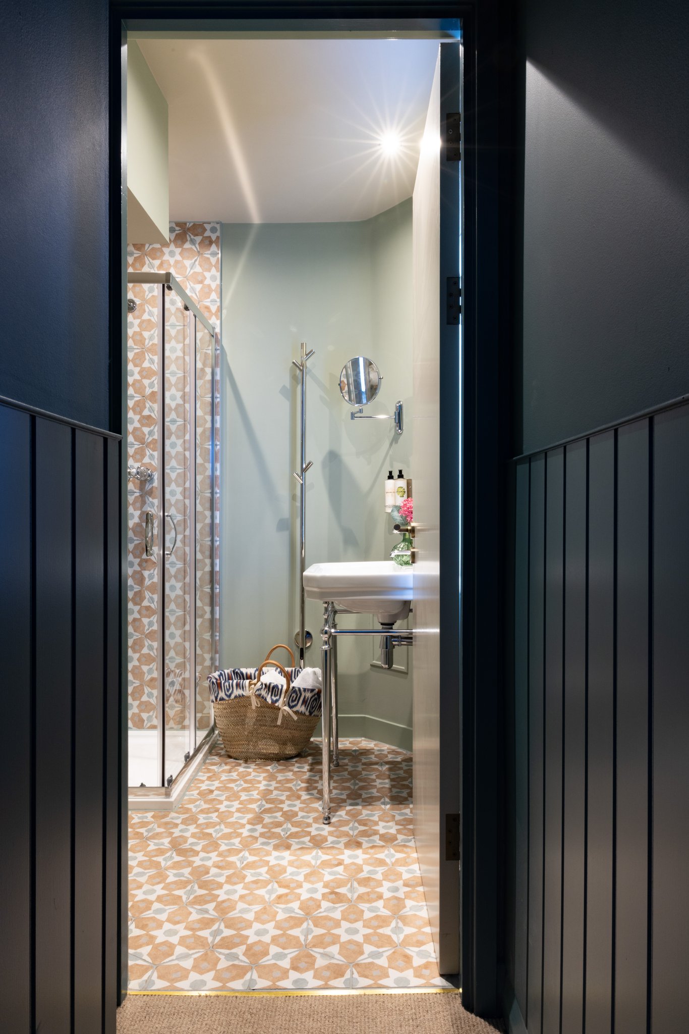 Comfy_Room-Bathroom-02_S