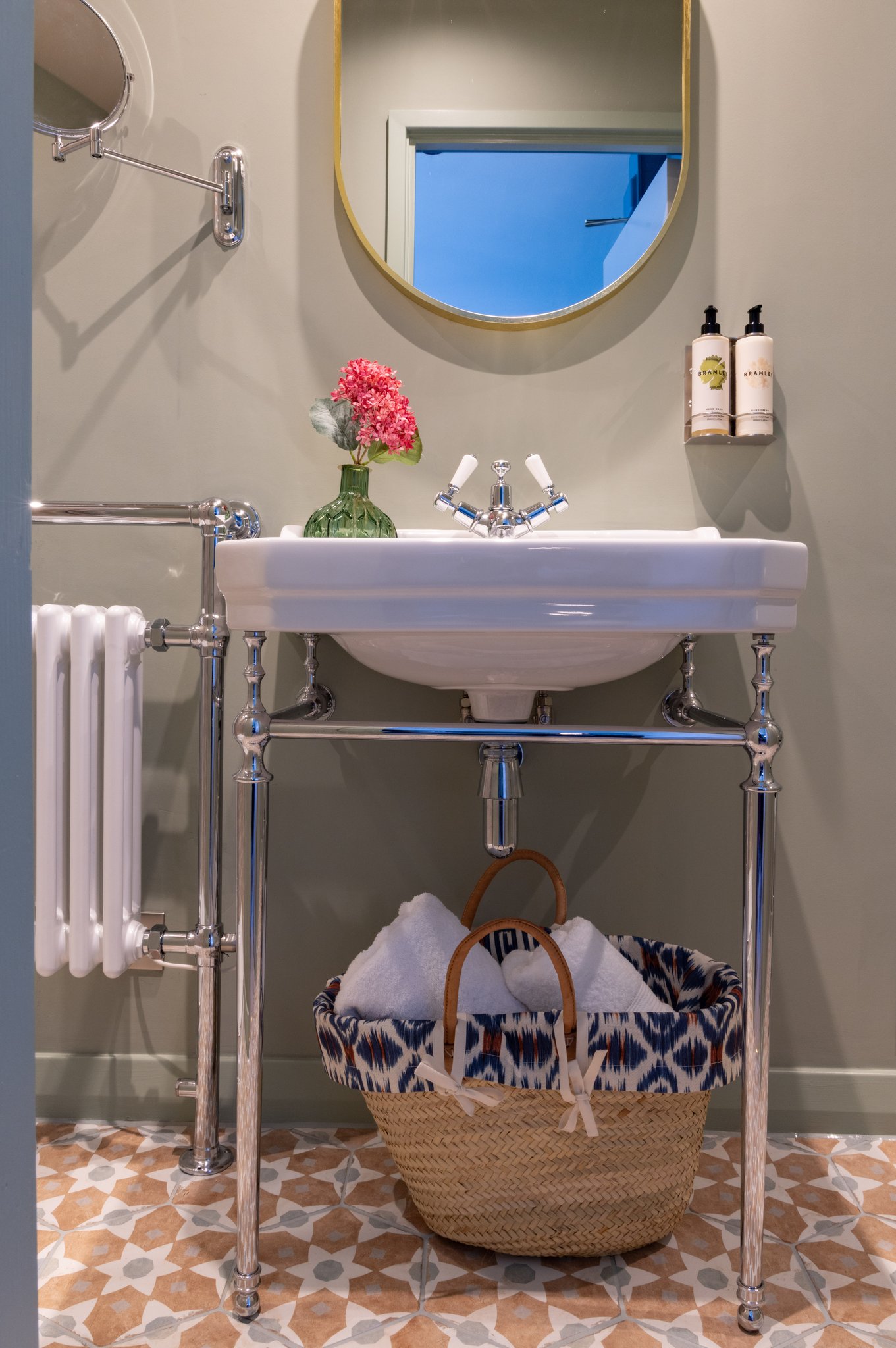 Snug_Room-Bathroom-09_S