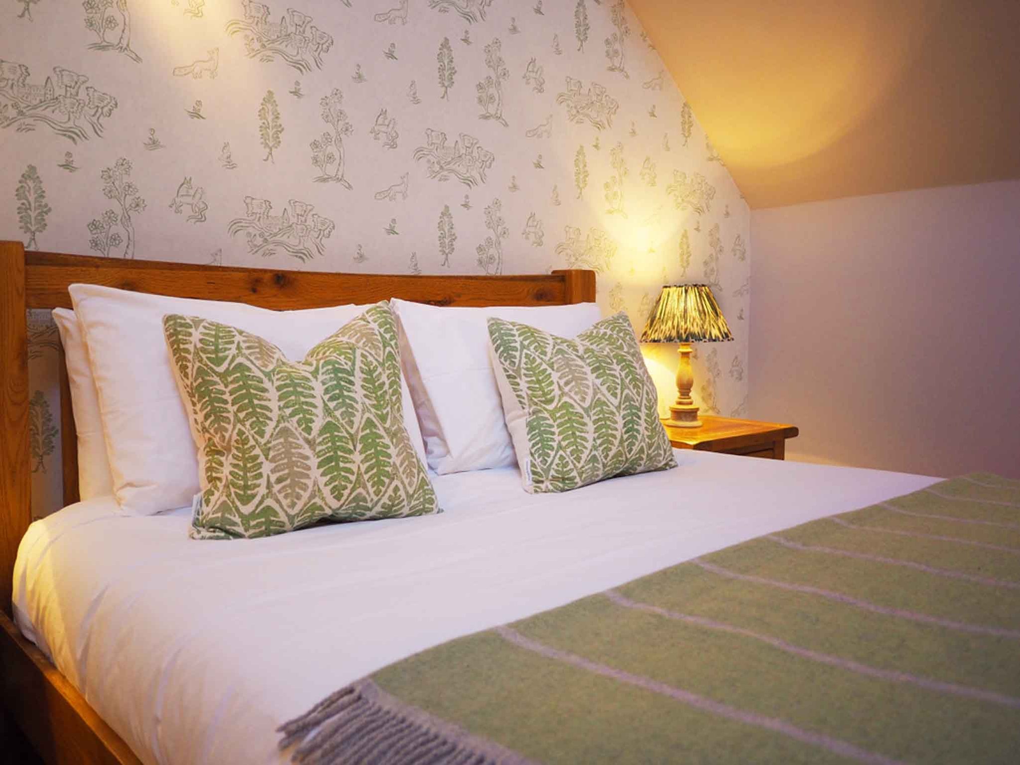 C1K_-_Standard_king_(1)_S