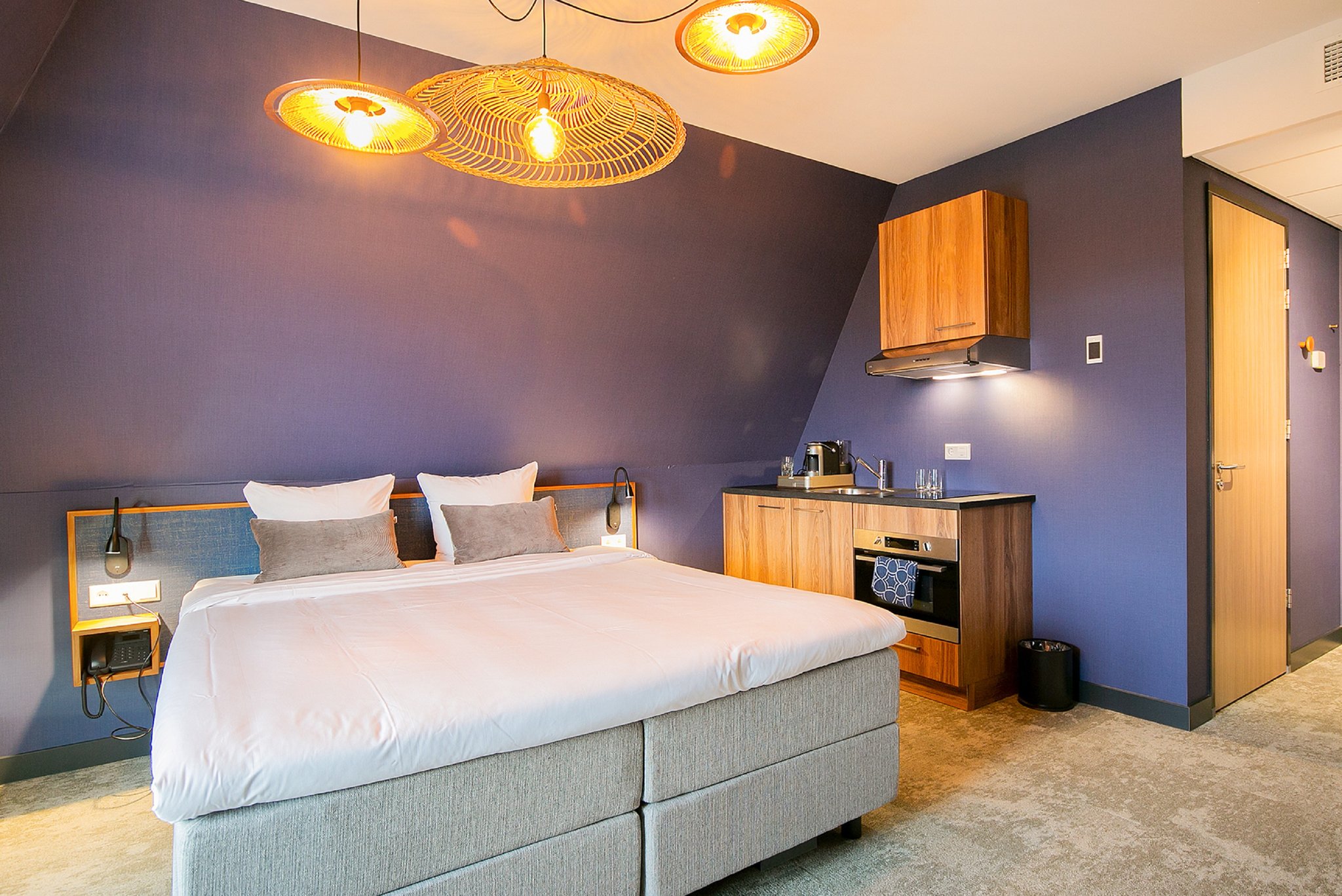 Deluxe_Room_with_Kitchen_Bed_S