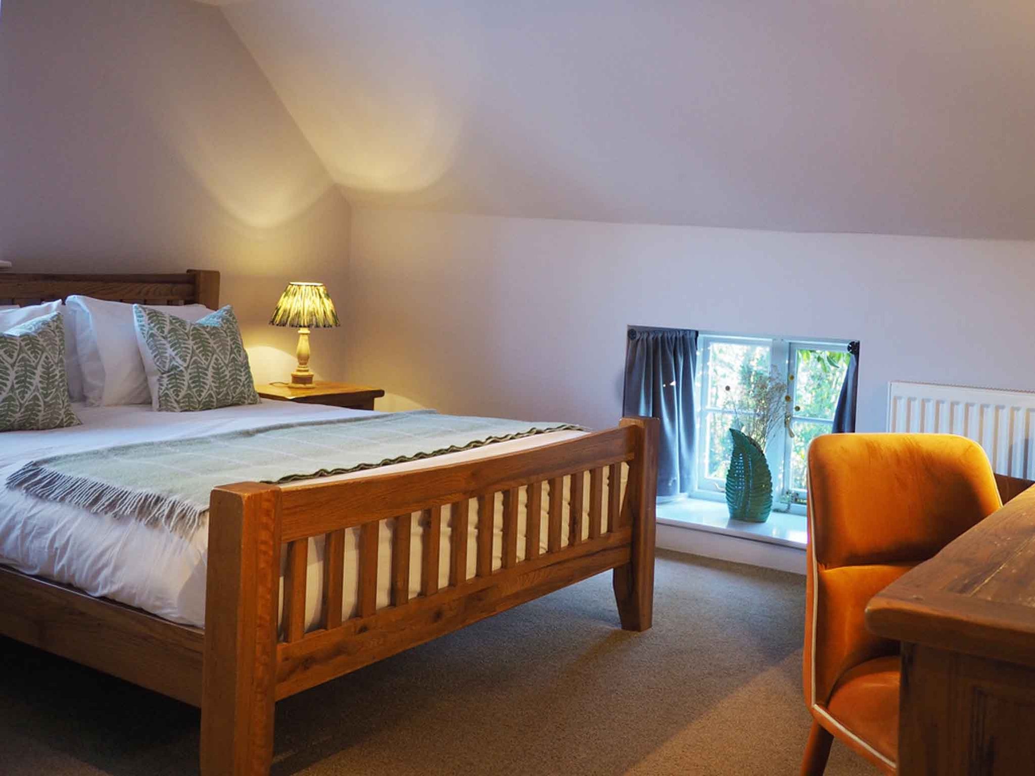 C1K_-_Standard_king_(4)_S