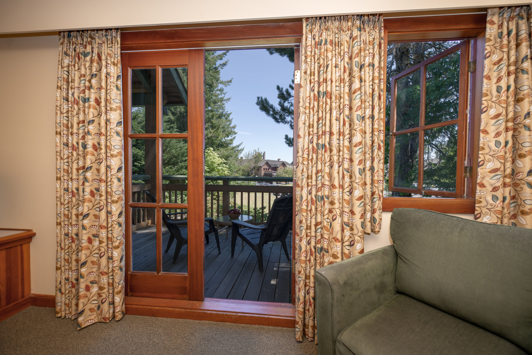 Garden_View_Executive_Loft-08_S