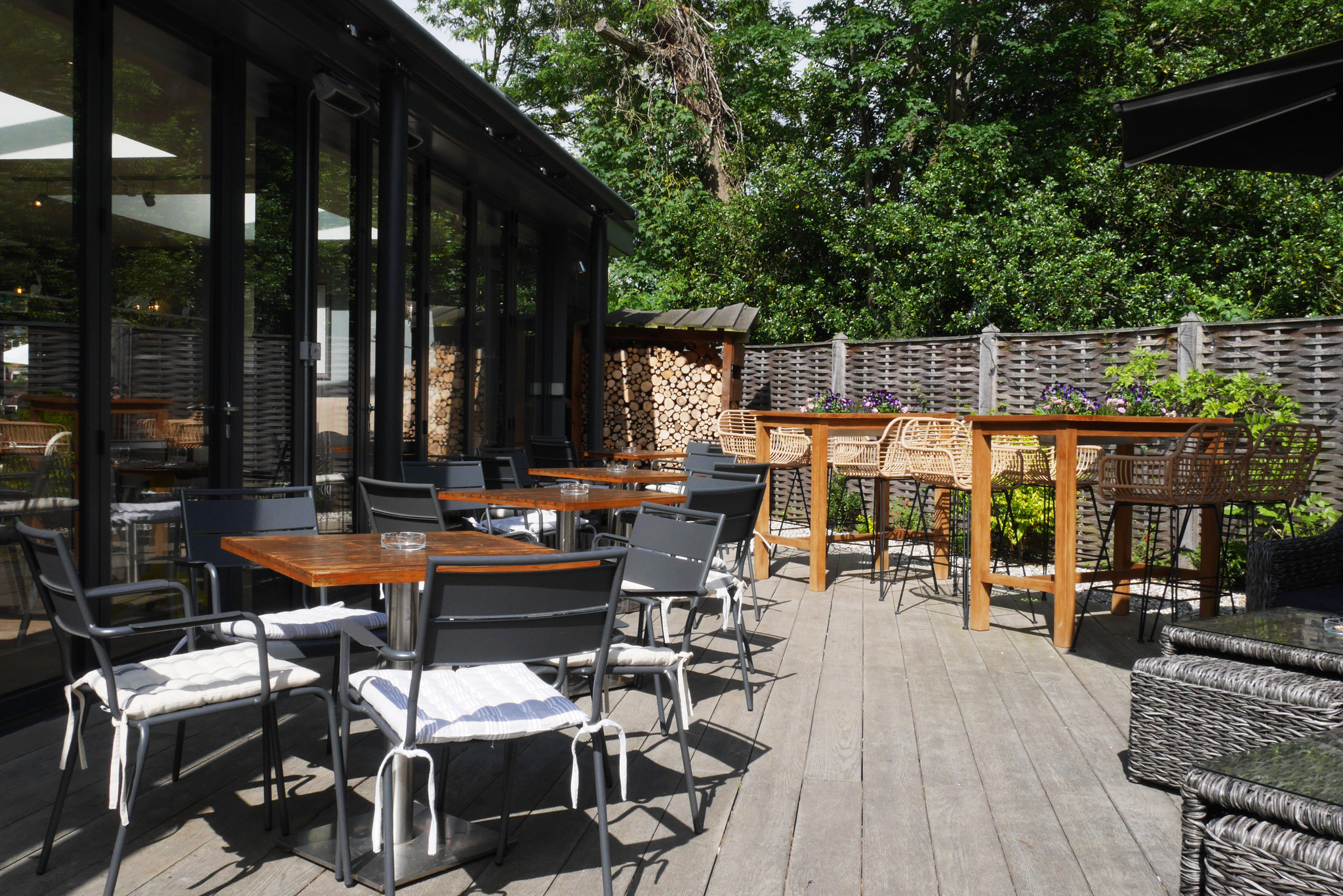 Outdoor_seating_(6)_S