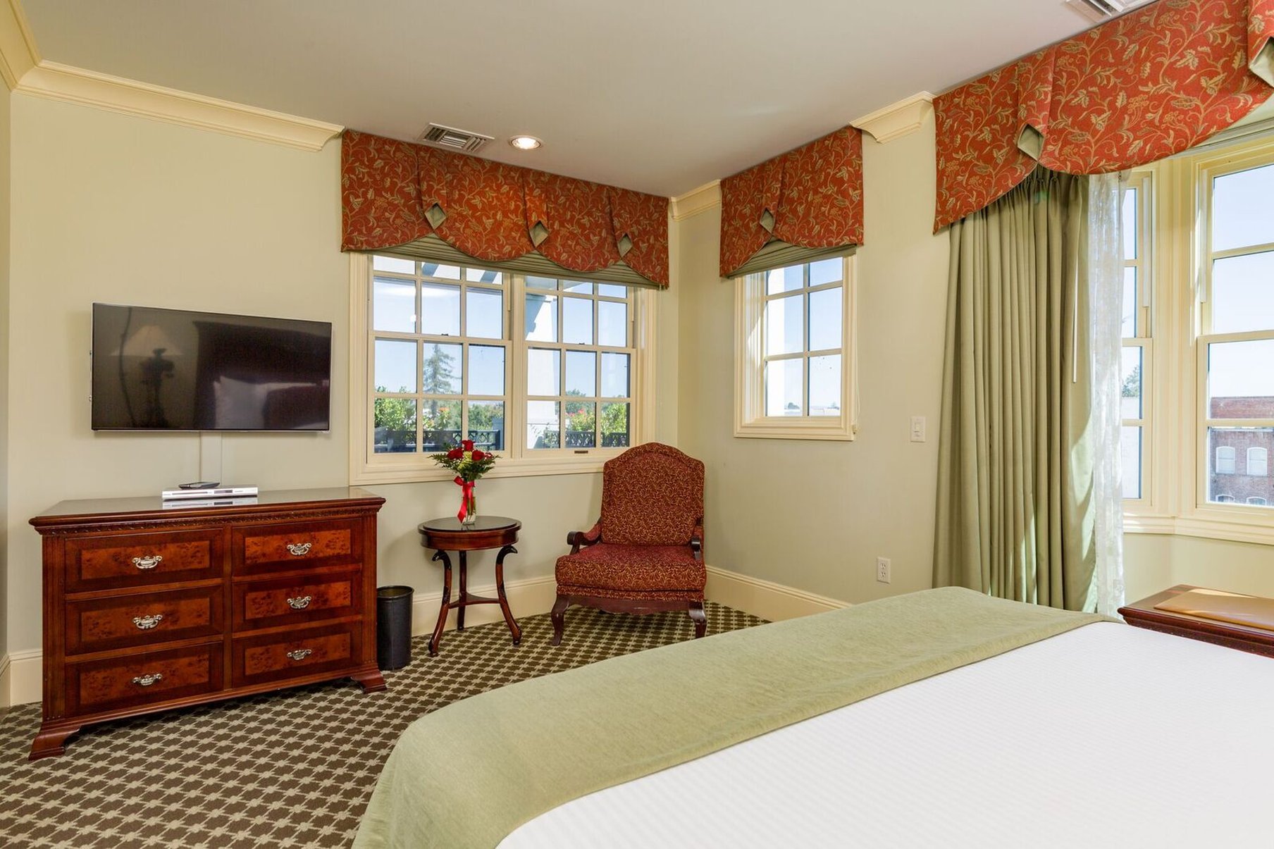 King_Executive_Room_402-2_S