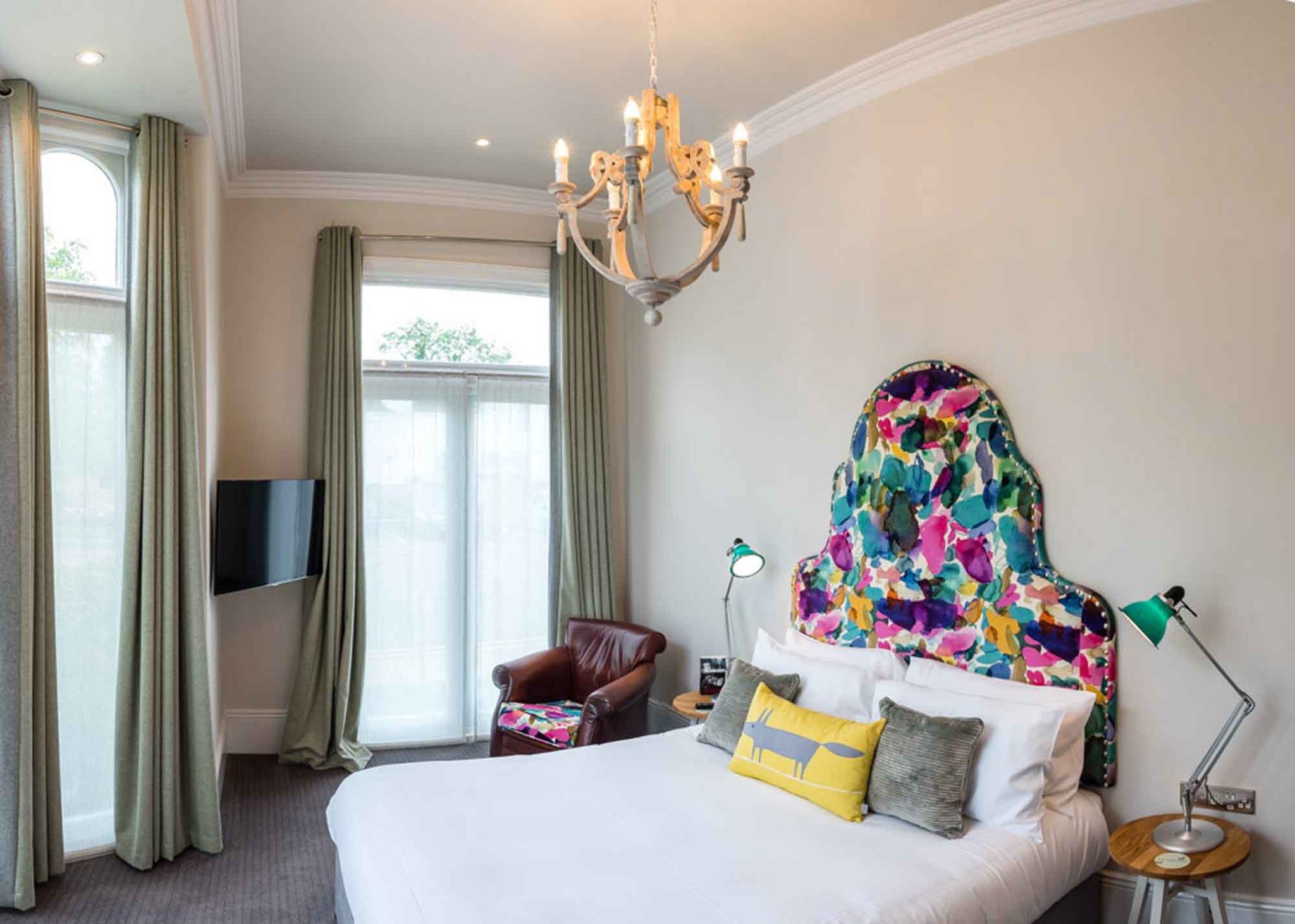 Standard_King_Room-02_S