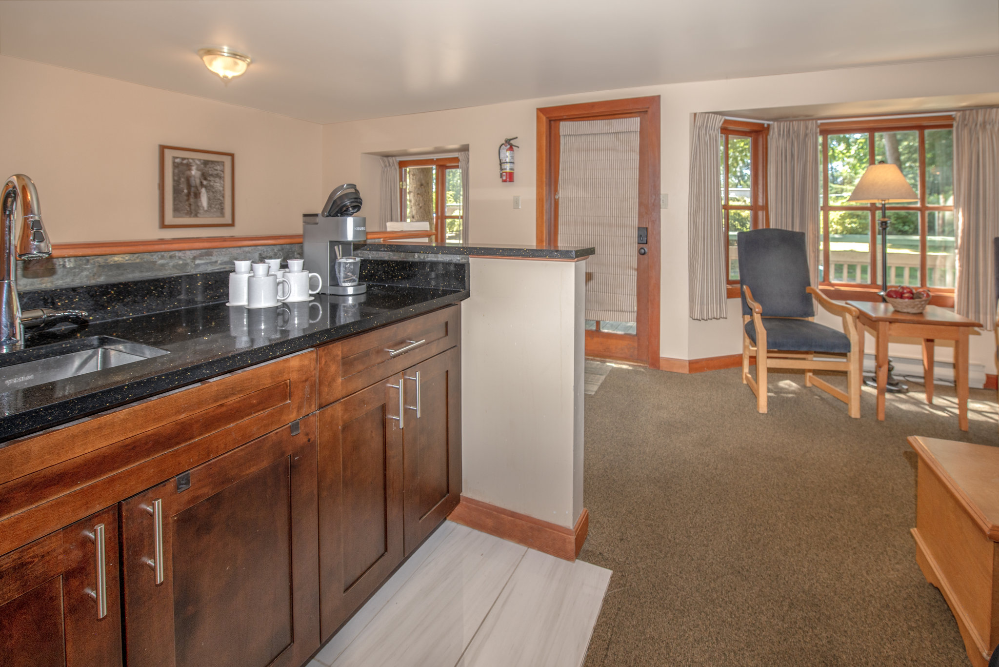 Garden_View_One-Bedroom_Cabin-02_S