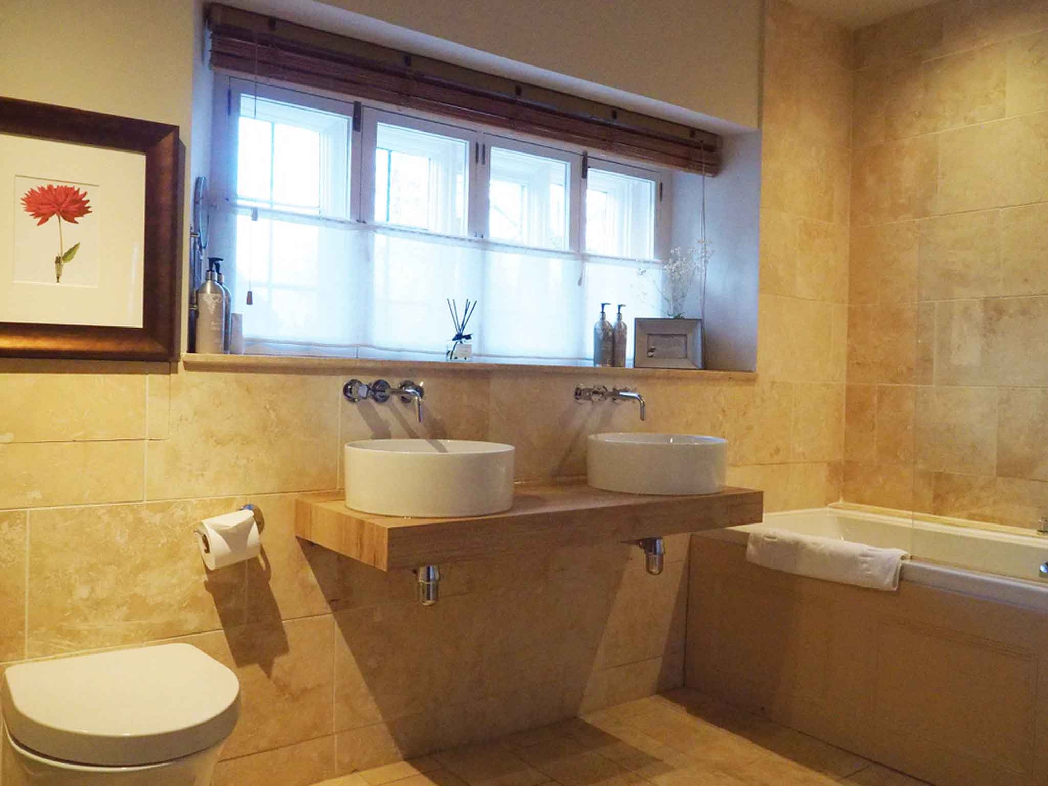 B1D_-_Superior_King_bath_S