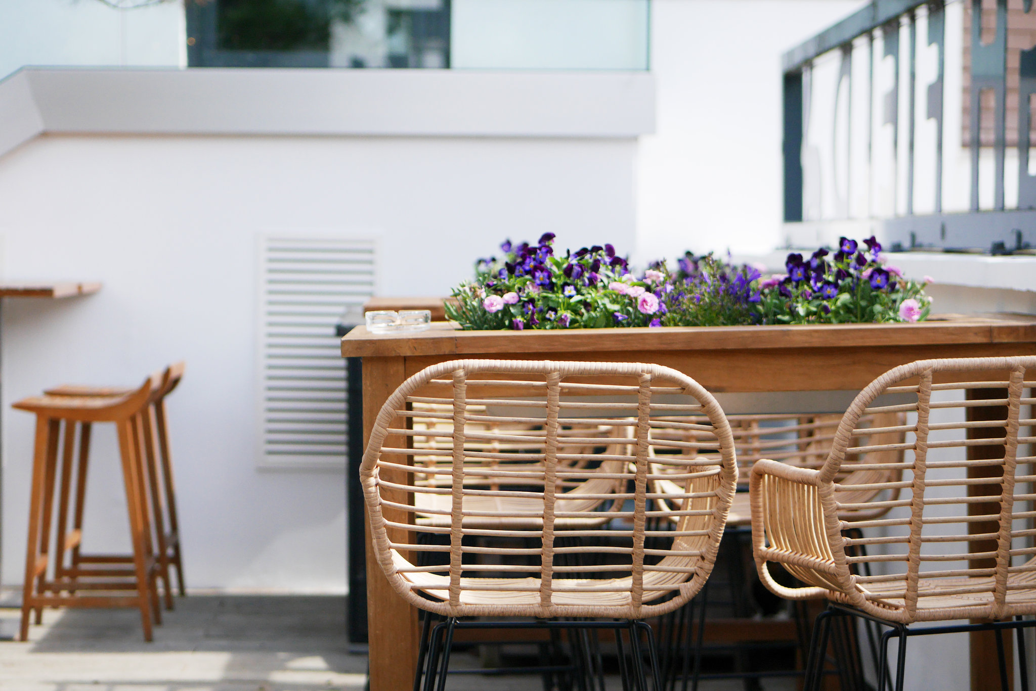 Outdoor_seating_(4)_S