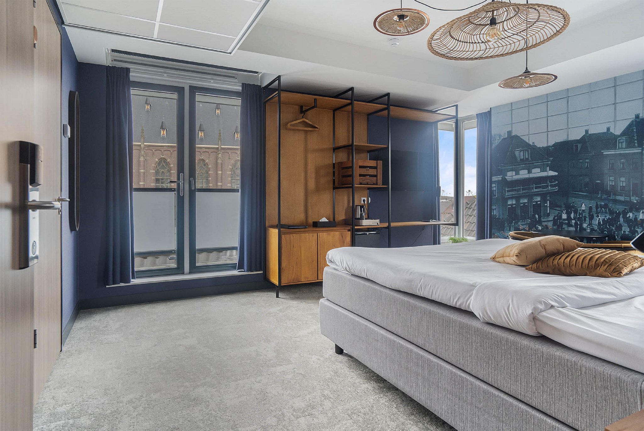 Superior_Room_with_Balcony_City_View_S