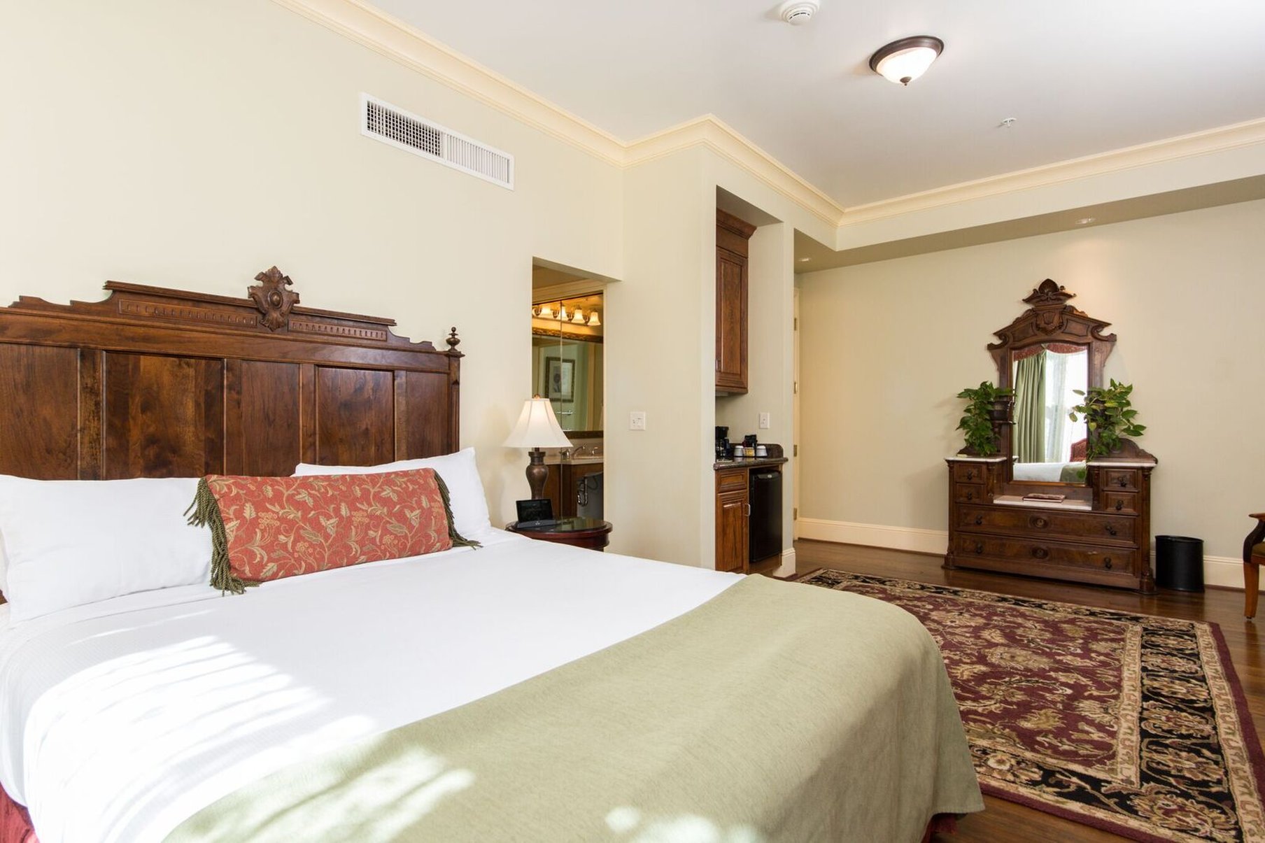 Historic_king_Junior_Suite2_S