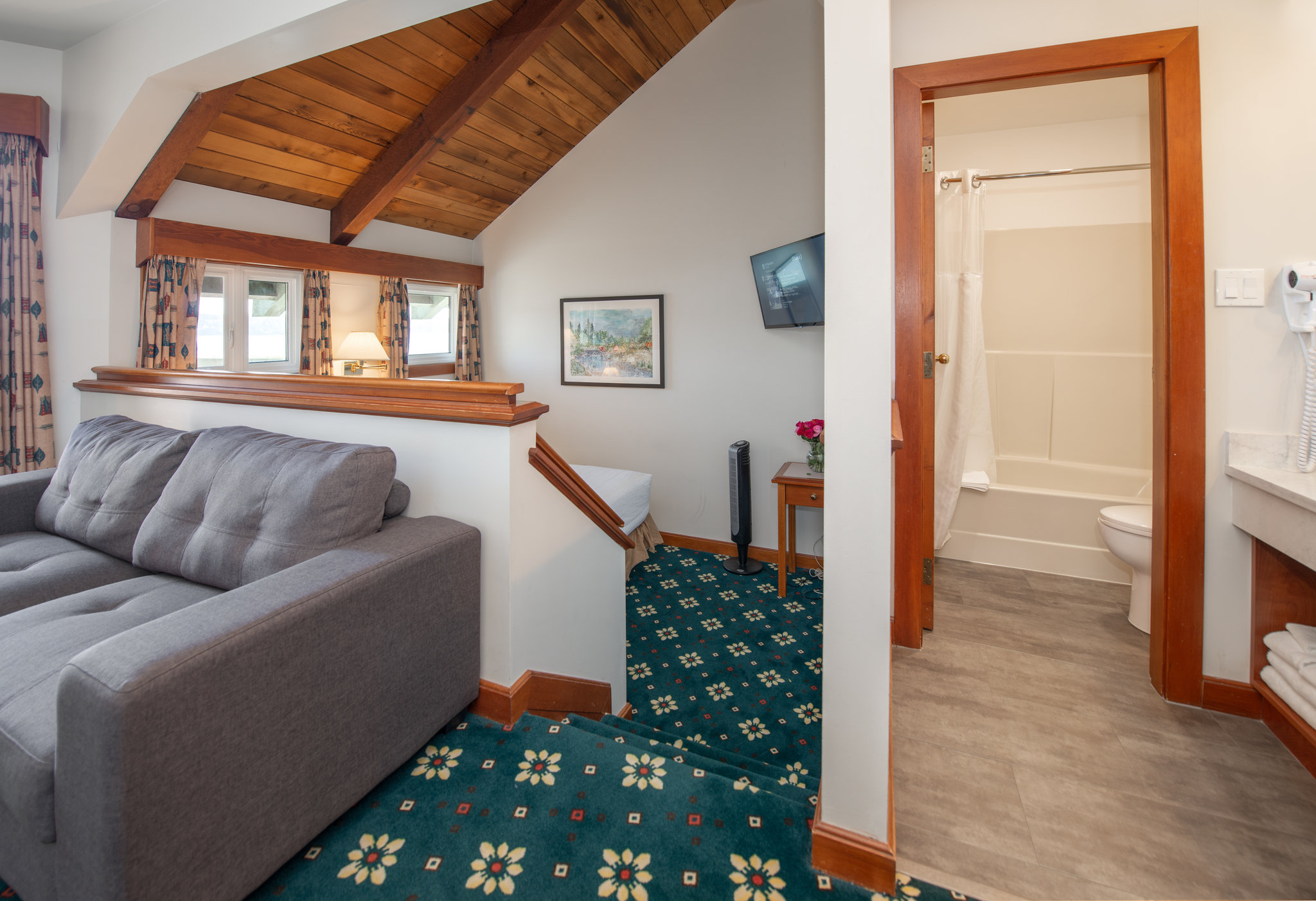 Ocean_View_Studio_Queen_Suite-03_S