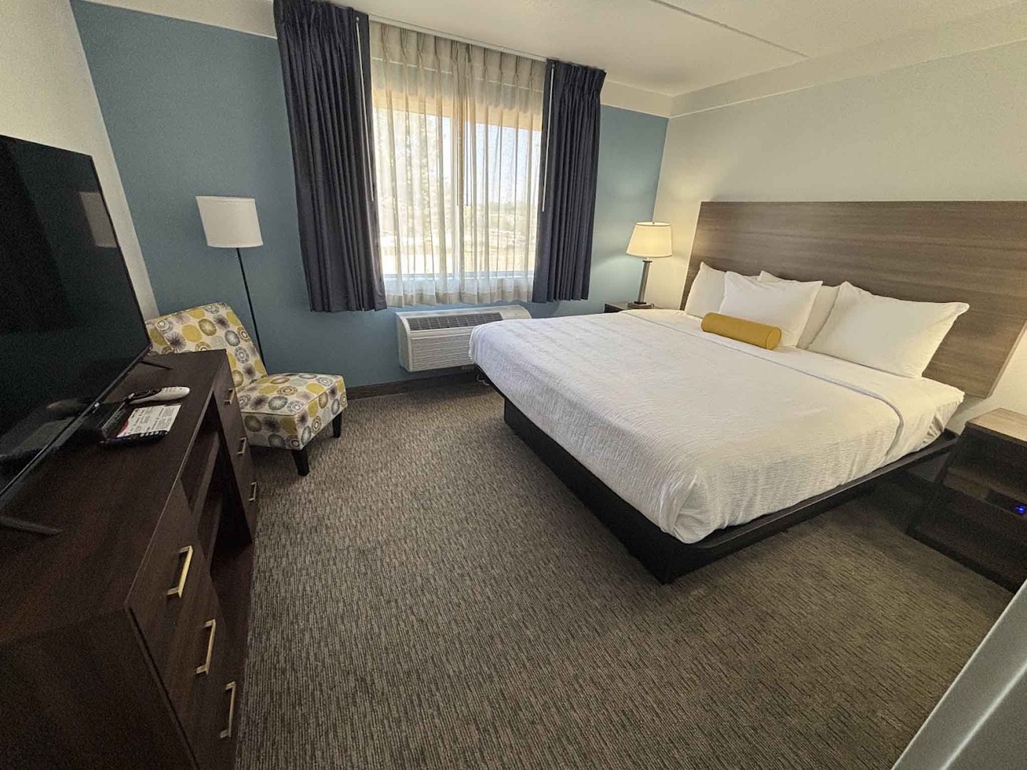 King_Room_Kitchenette_2_S