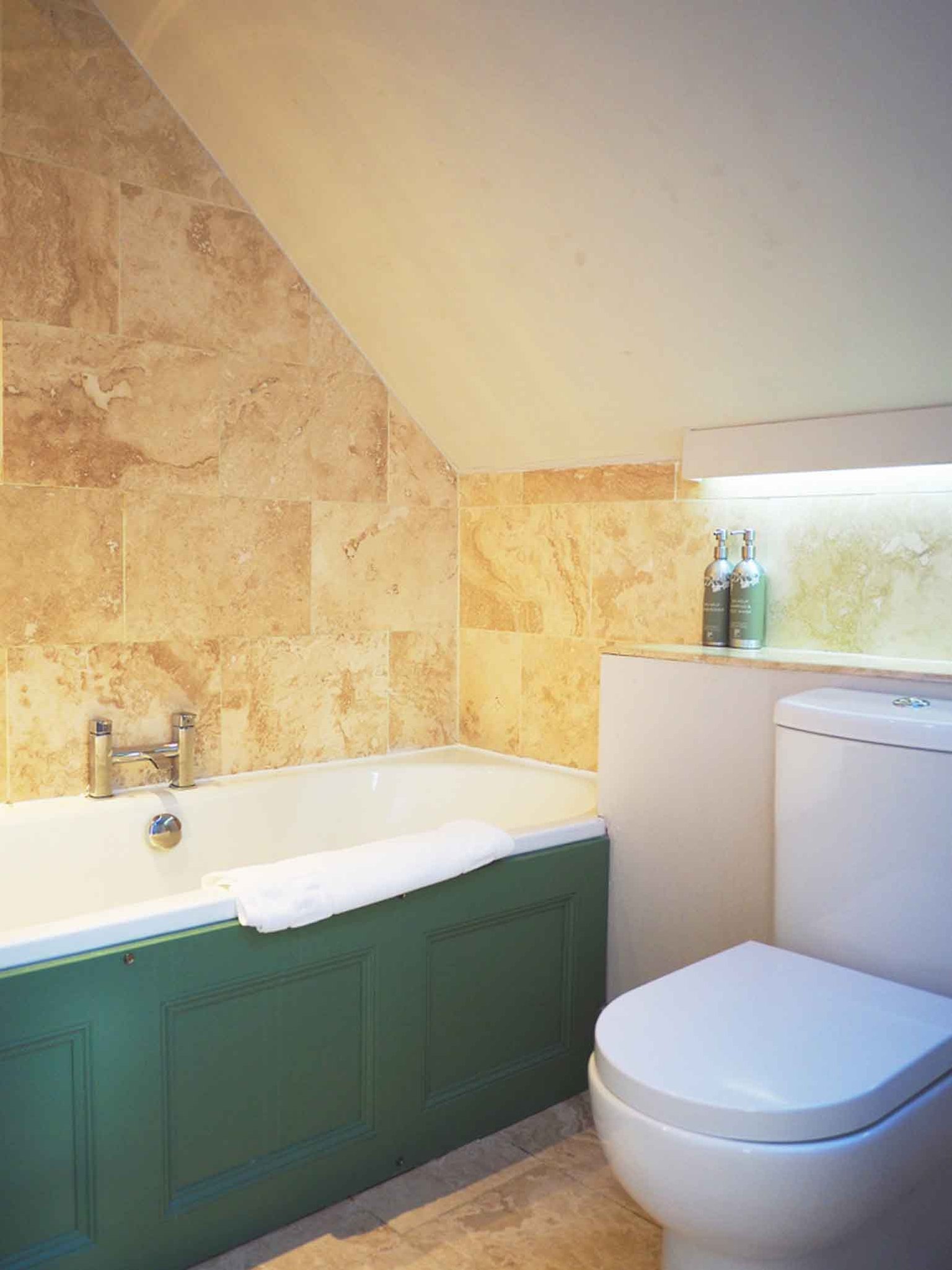 B1D_-_Superior_King_Bath_(3)_S