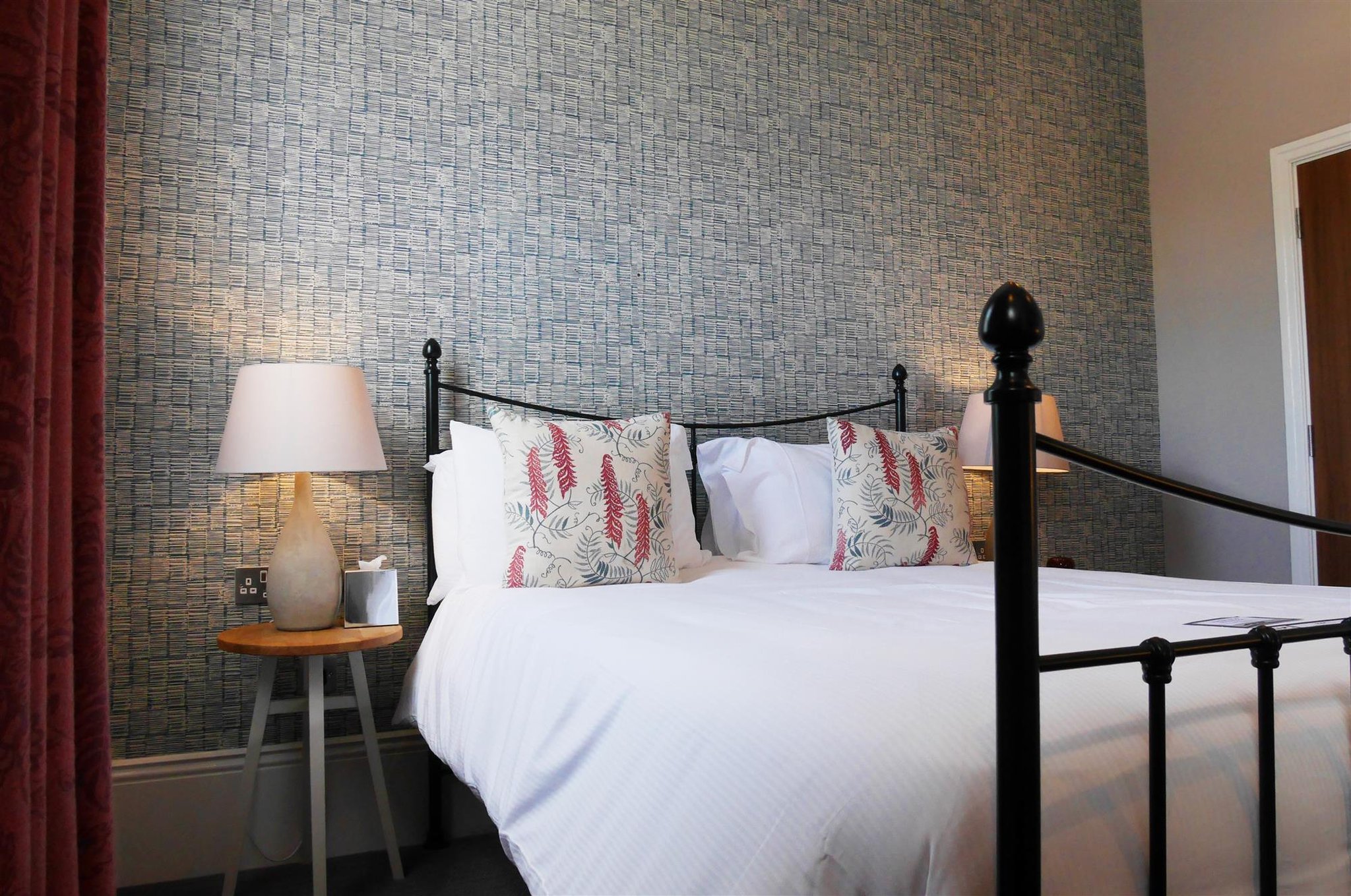 Standard_King_Room-00_S