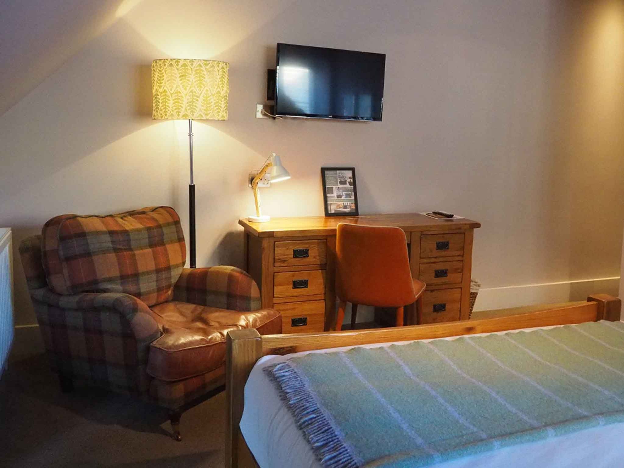 C1K_-_Standard_king_(8)_S