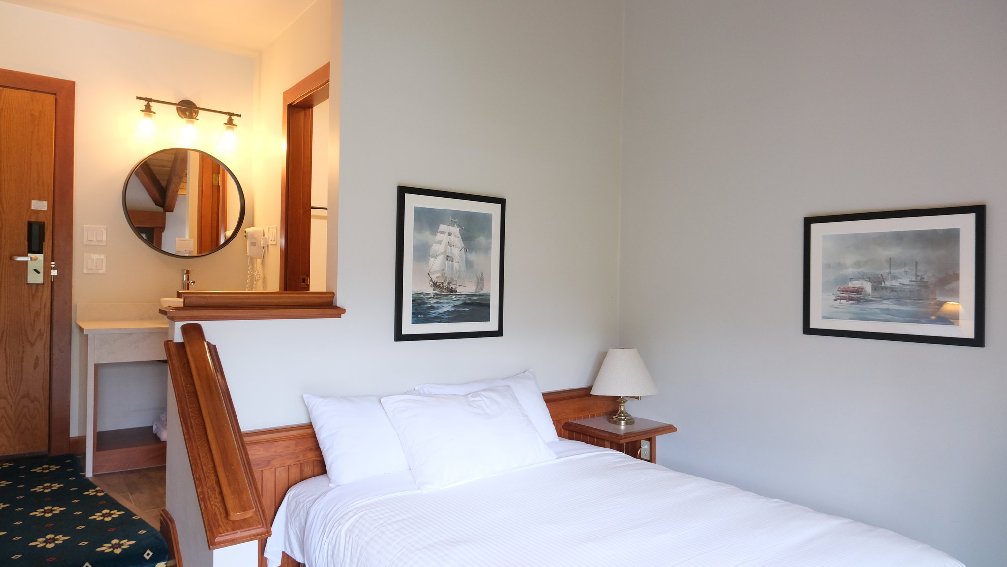 Garden_View_Two_Queen_Room-03_S