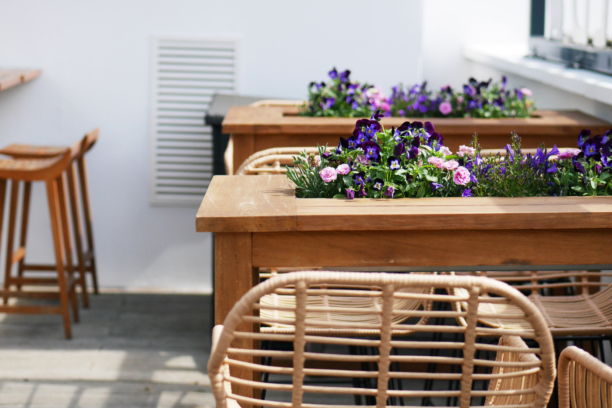 Outdoor_seating_(3)_S