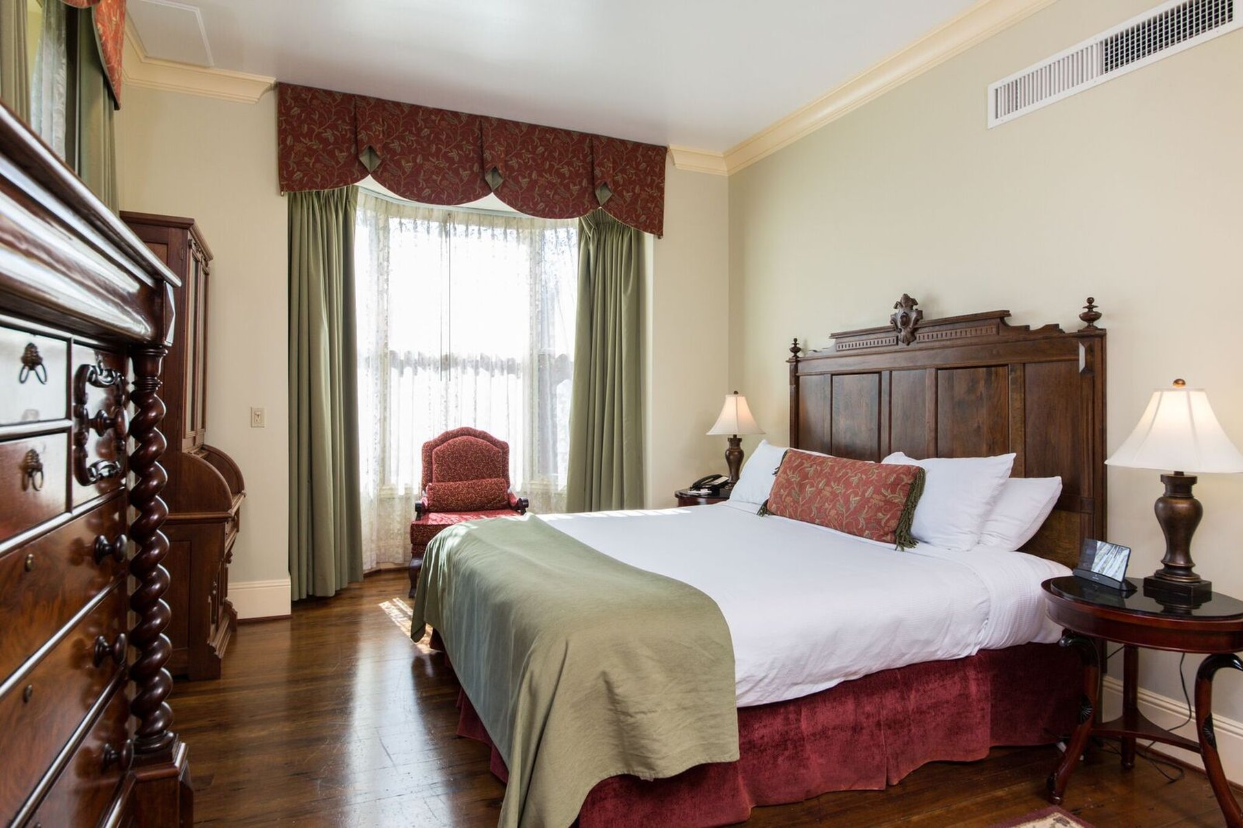 Historic_king_Junior_Suite_S