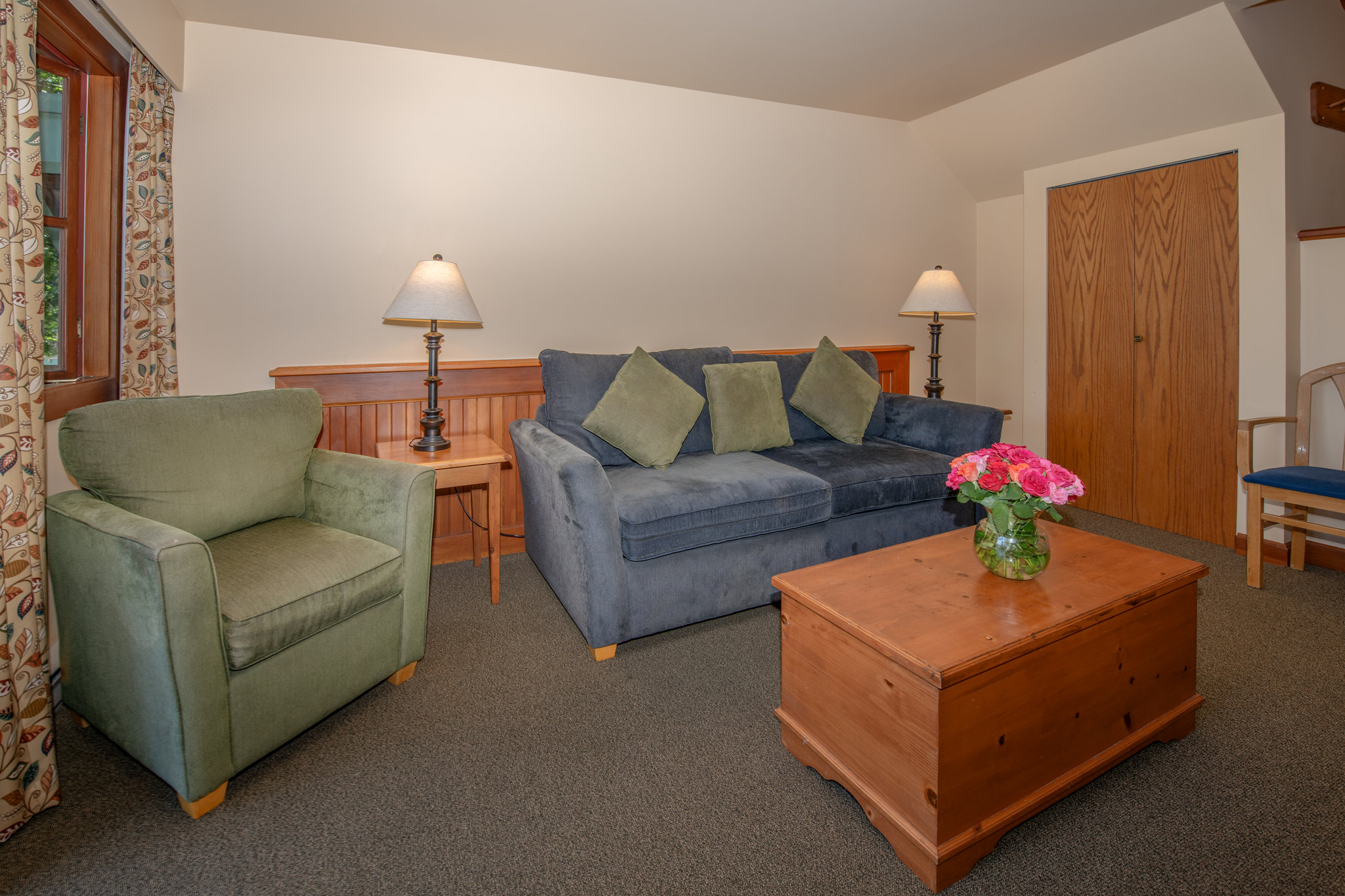 Garden_View_Executive_Loft-09_S