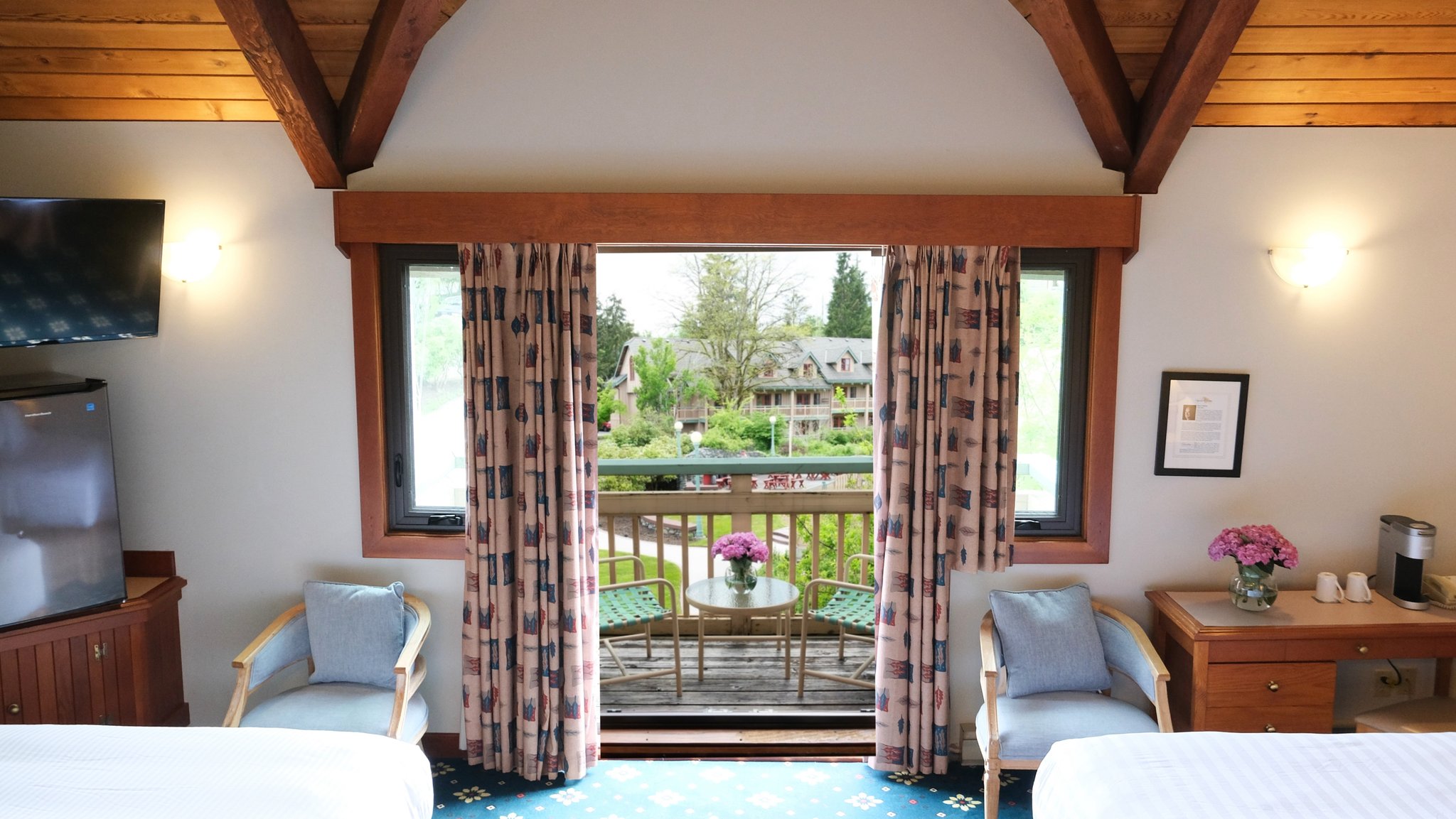 Garden_View_Two_Queen_Room-01_S