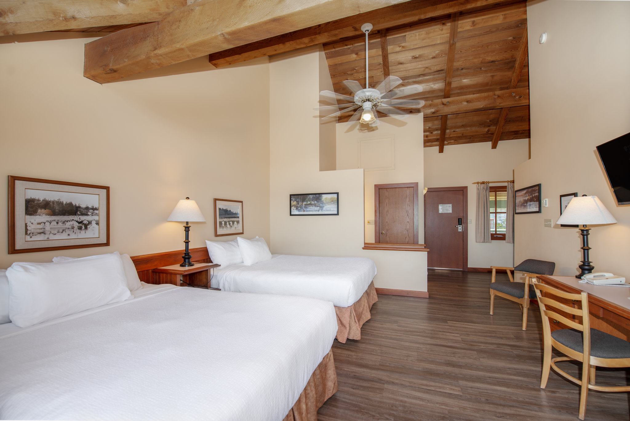 Ocean_View_Two__Queen_Suite-02_S