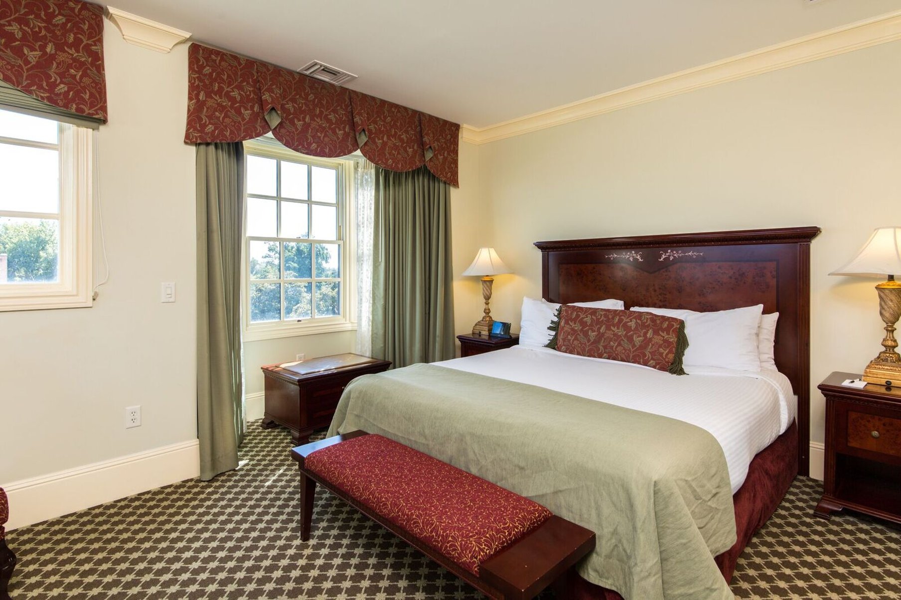 King_Executive_Room_402-3_S