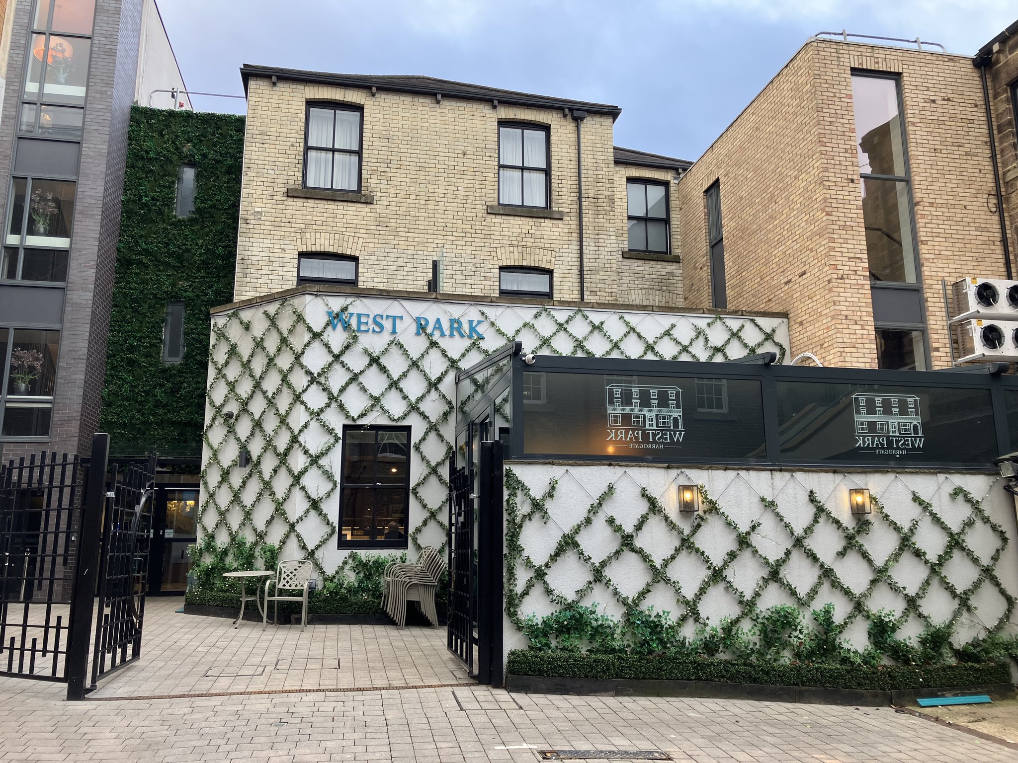 Reception_Entrance_S