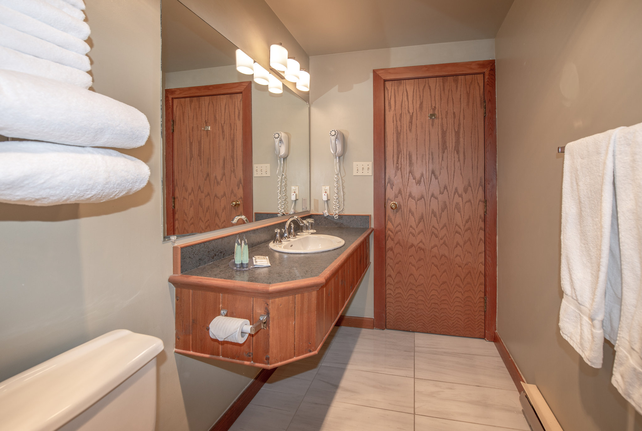 Garden_View_Three-Bedroom_Cabin-04_S