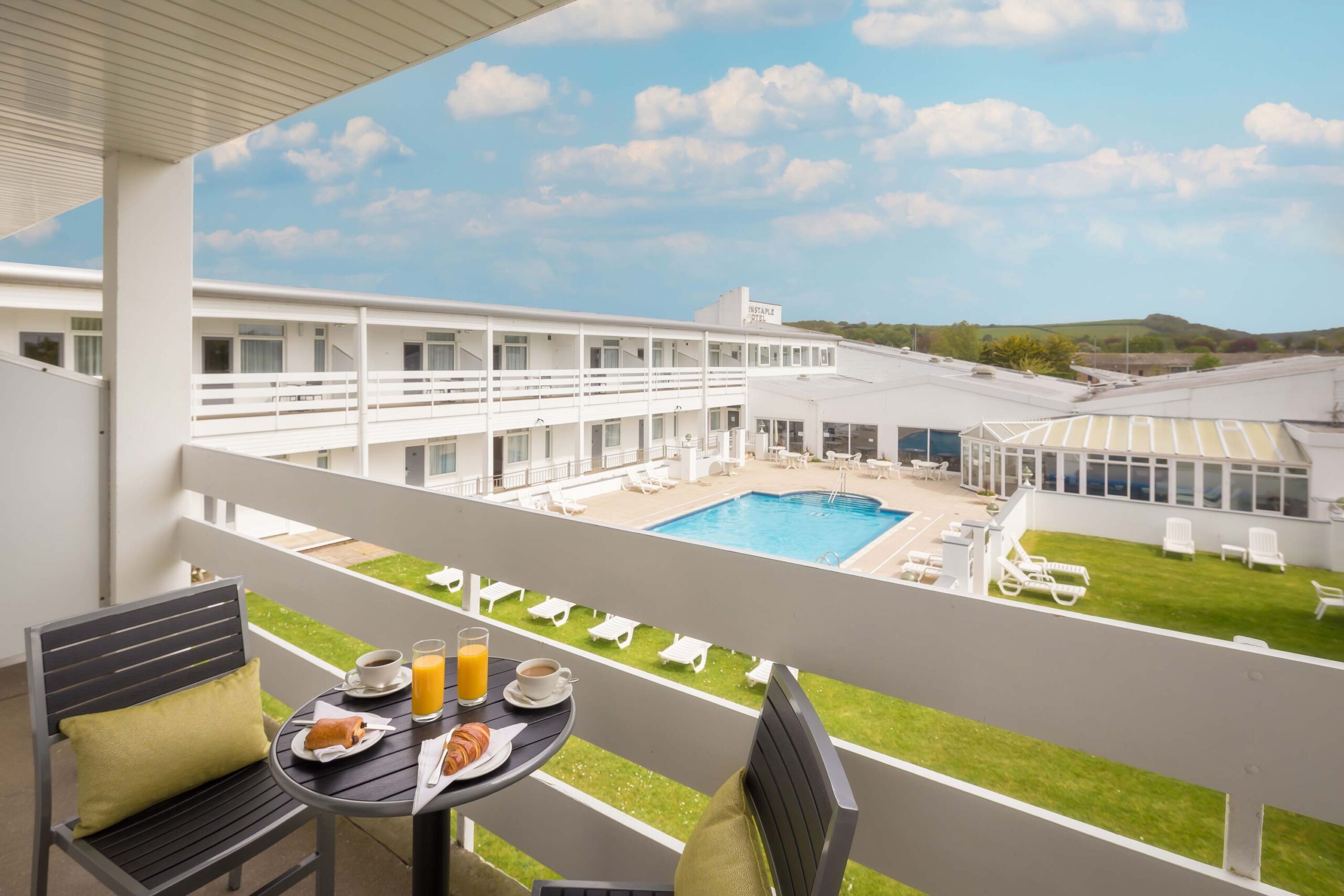 bc-barnstaple-ext_balcony-and-view